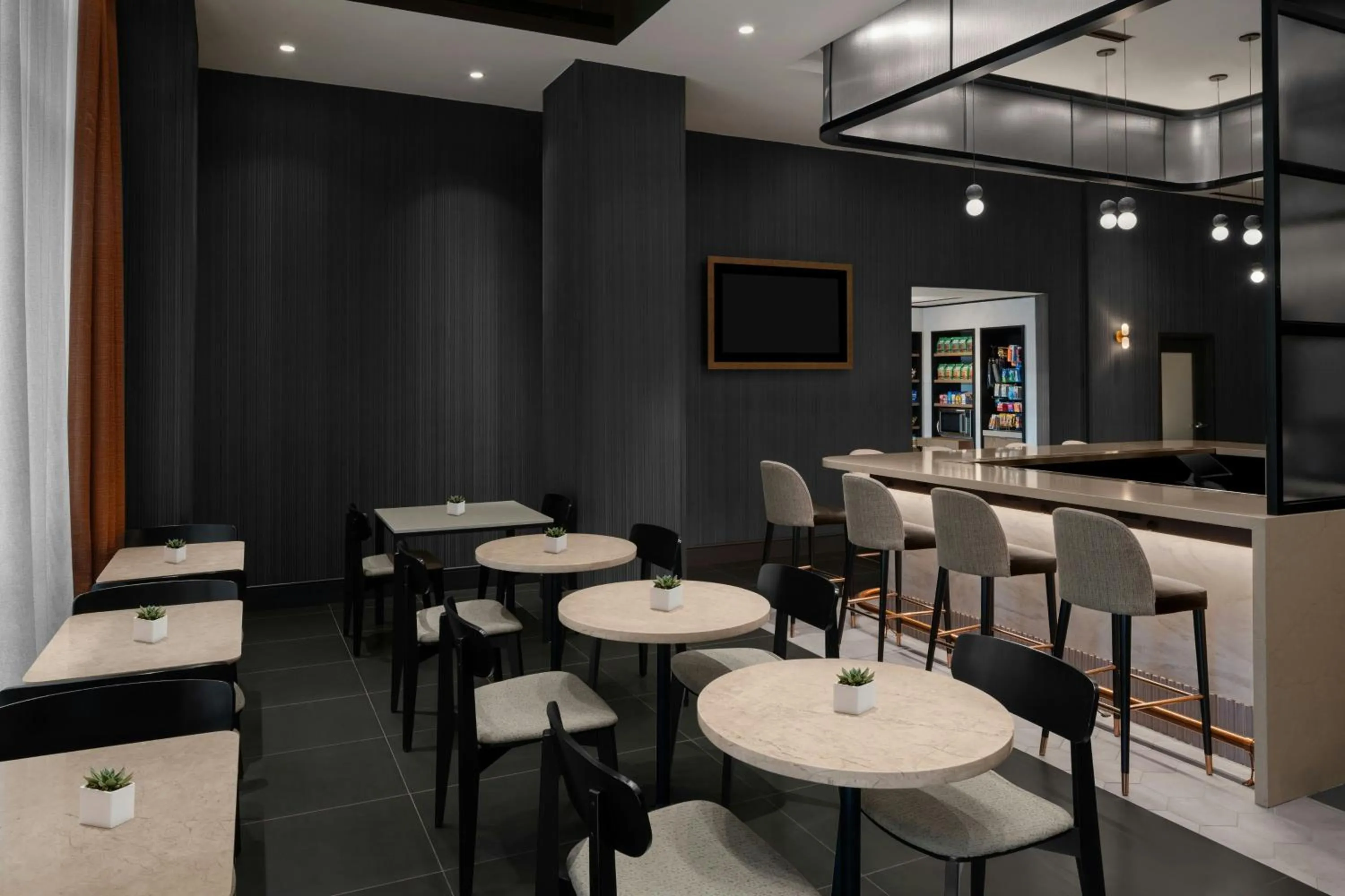 Restaurant/places to eat in Courtyard by Marriott New York World Trade Center Area