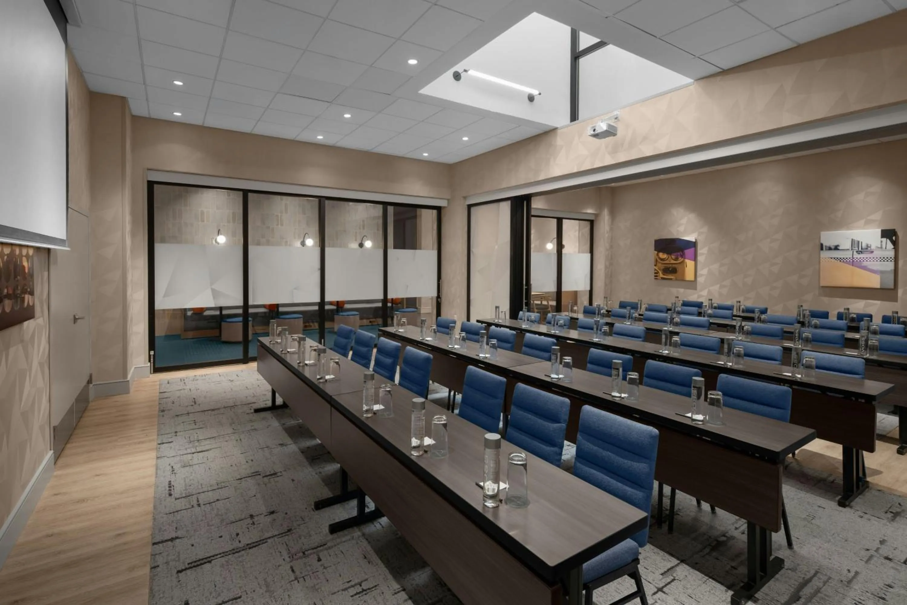 Meeting/conference room in Courtyard by Marriott New York World Trade Center Area