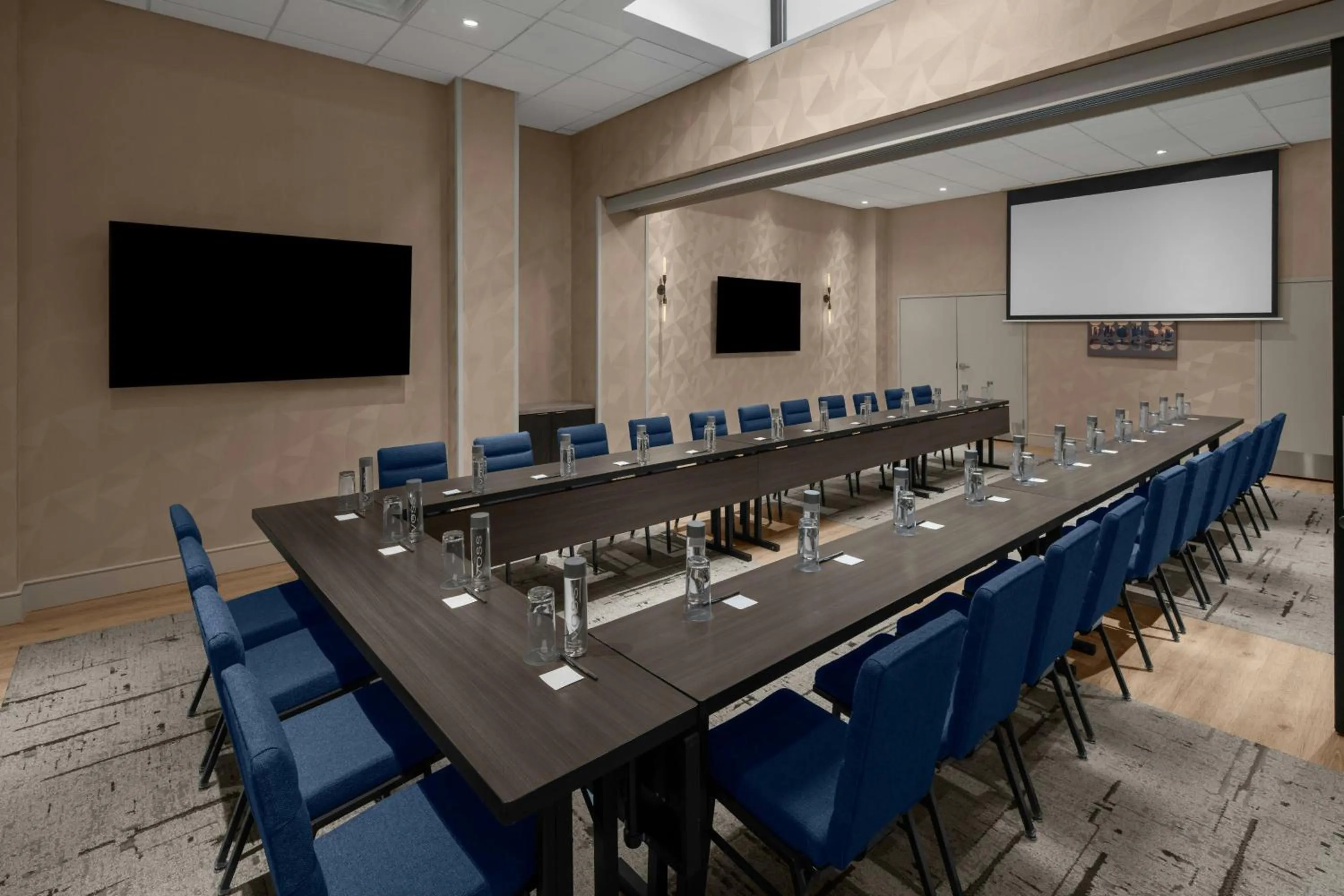 Meeting/conference room in Courtyard by Marriott New York World Trade Center Area