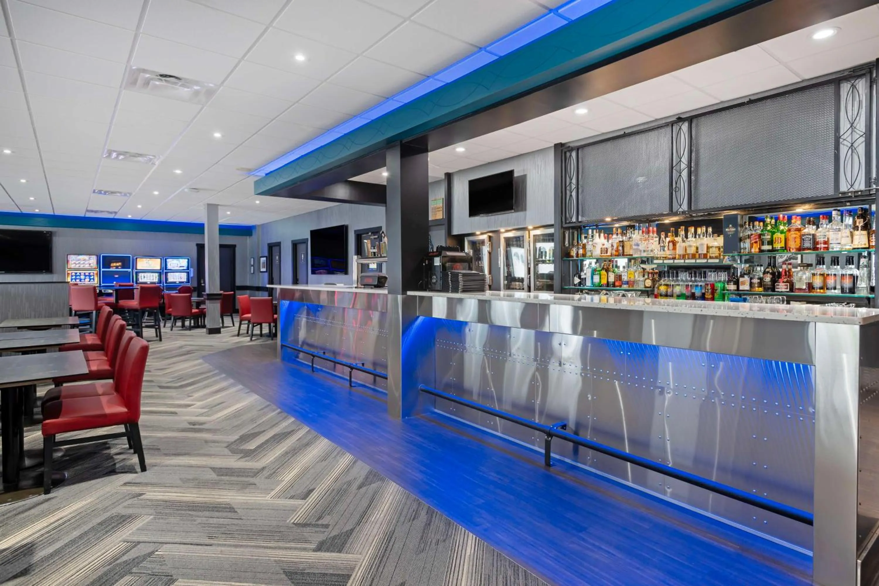 Lounge or bar in Best Western PLUS Port O'Call Hotel