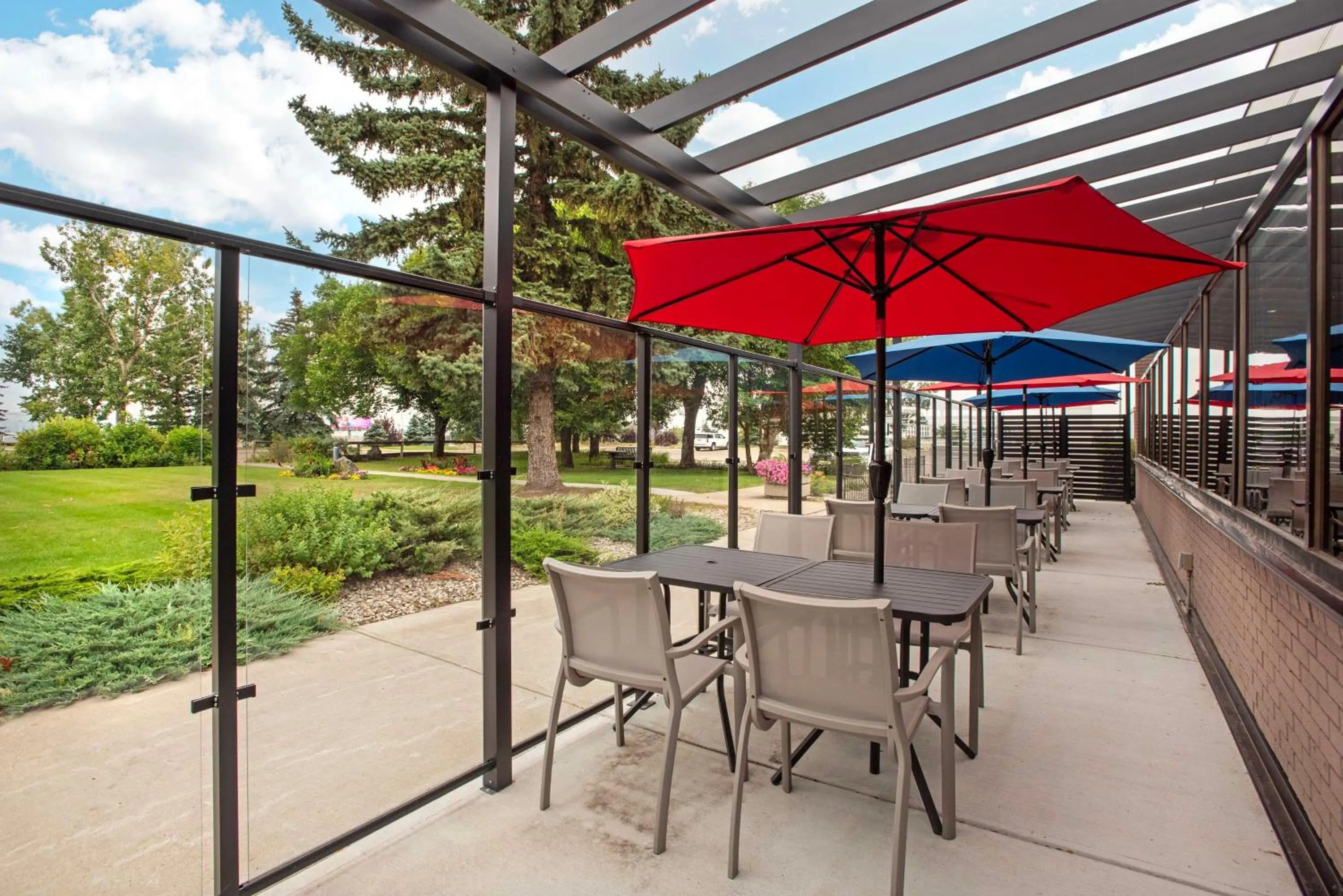 Lounge or bar in Best Western PLUS Port O'Call Hotel