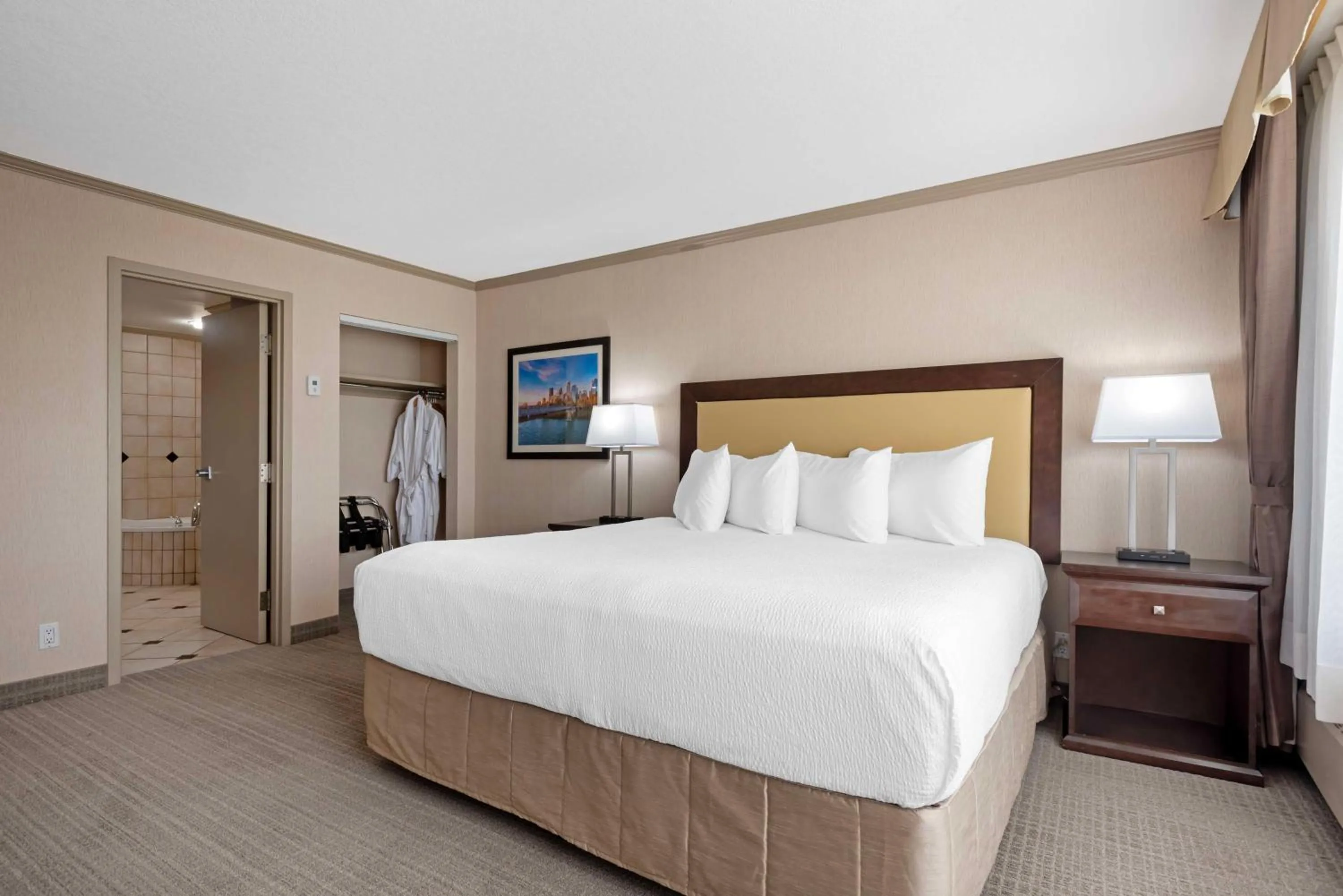 Bedroom, Bed in Best Western PLUS Port O'Call Hotel