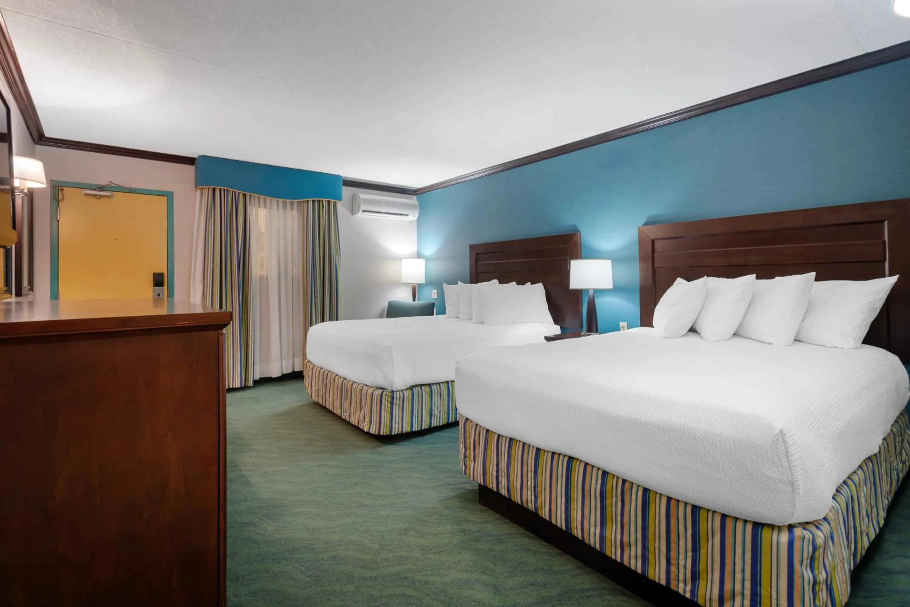 Bedroom, Bed in Best Western PLUS Port O'Call Hotel