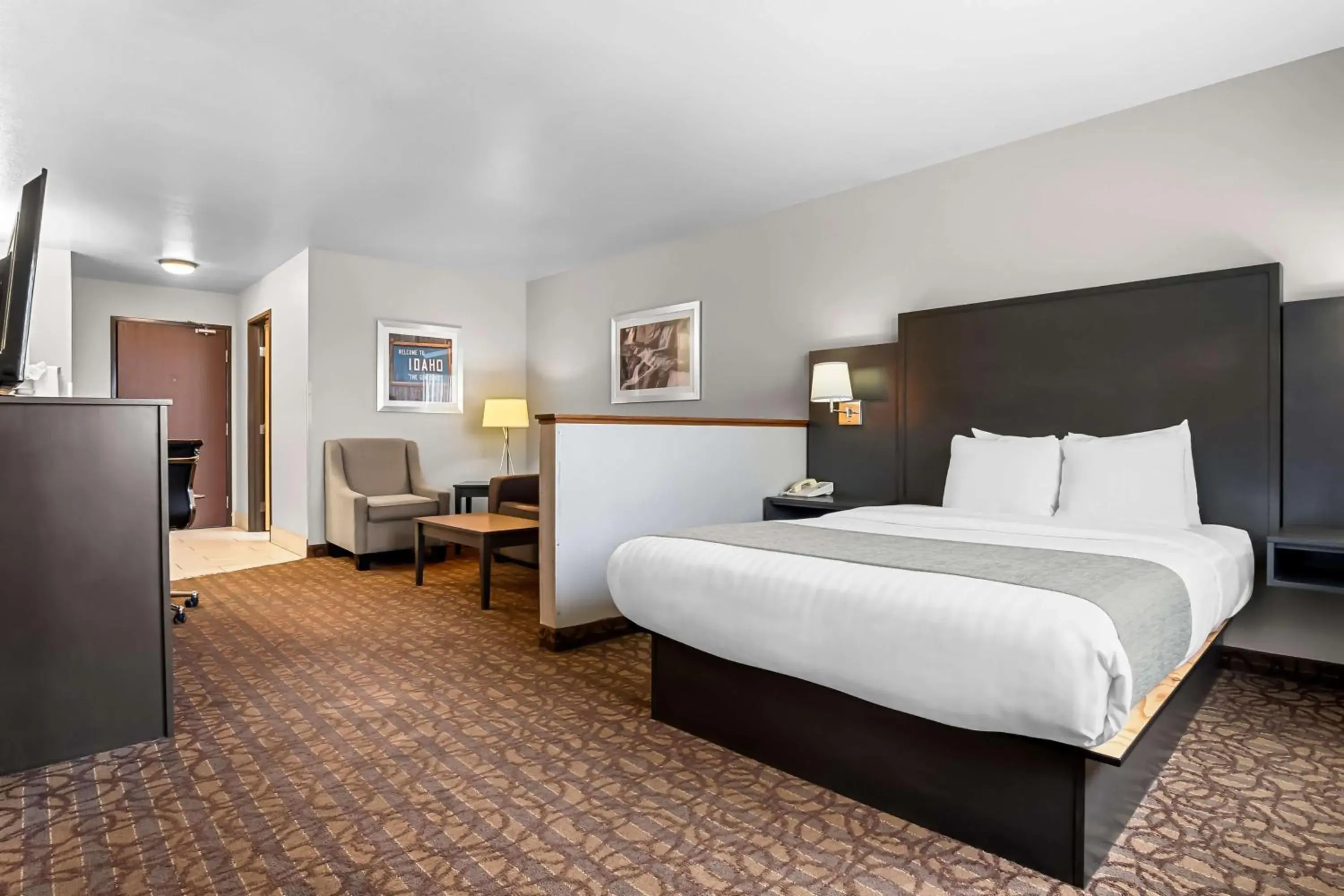 Deluxe King Room in Best Western Sawtooth Inn and Suites Deluxe King Room in Best Western Sawtooth Inn and Suites