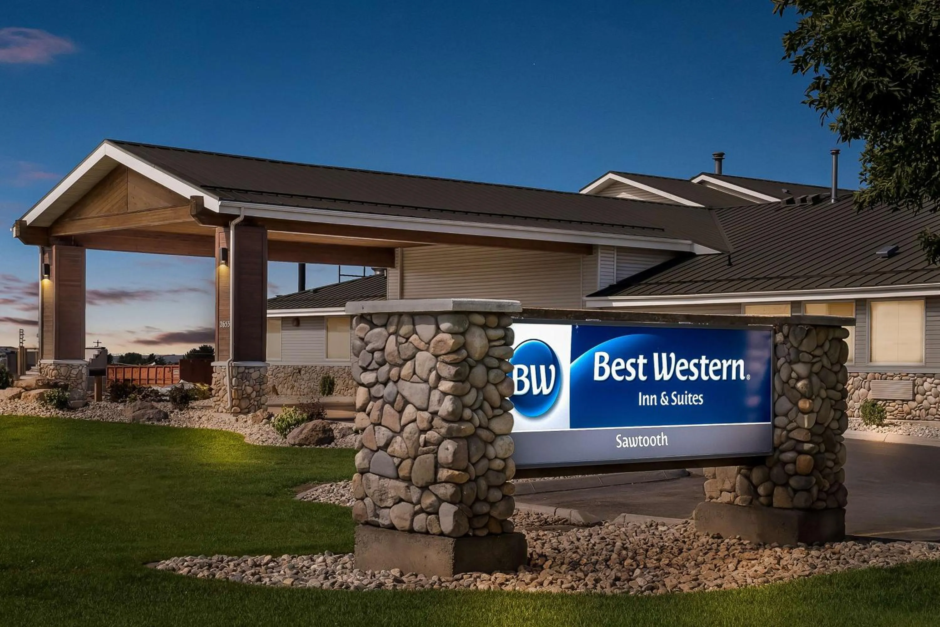 Property building in Best Western Sawtooth Inn and Suites