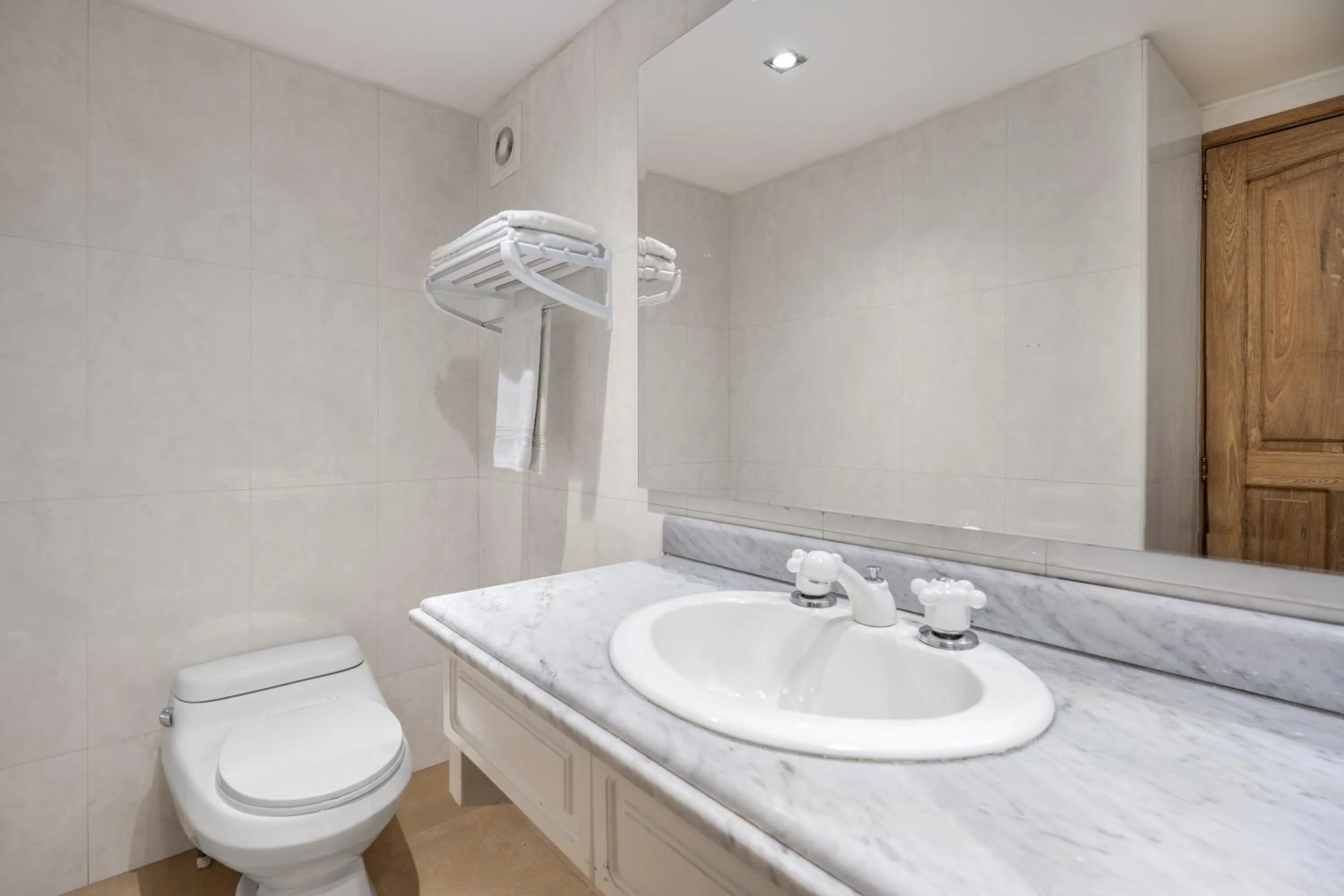 Shower in Hotel Egina Bogotá