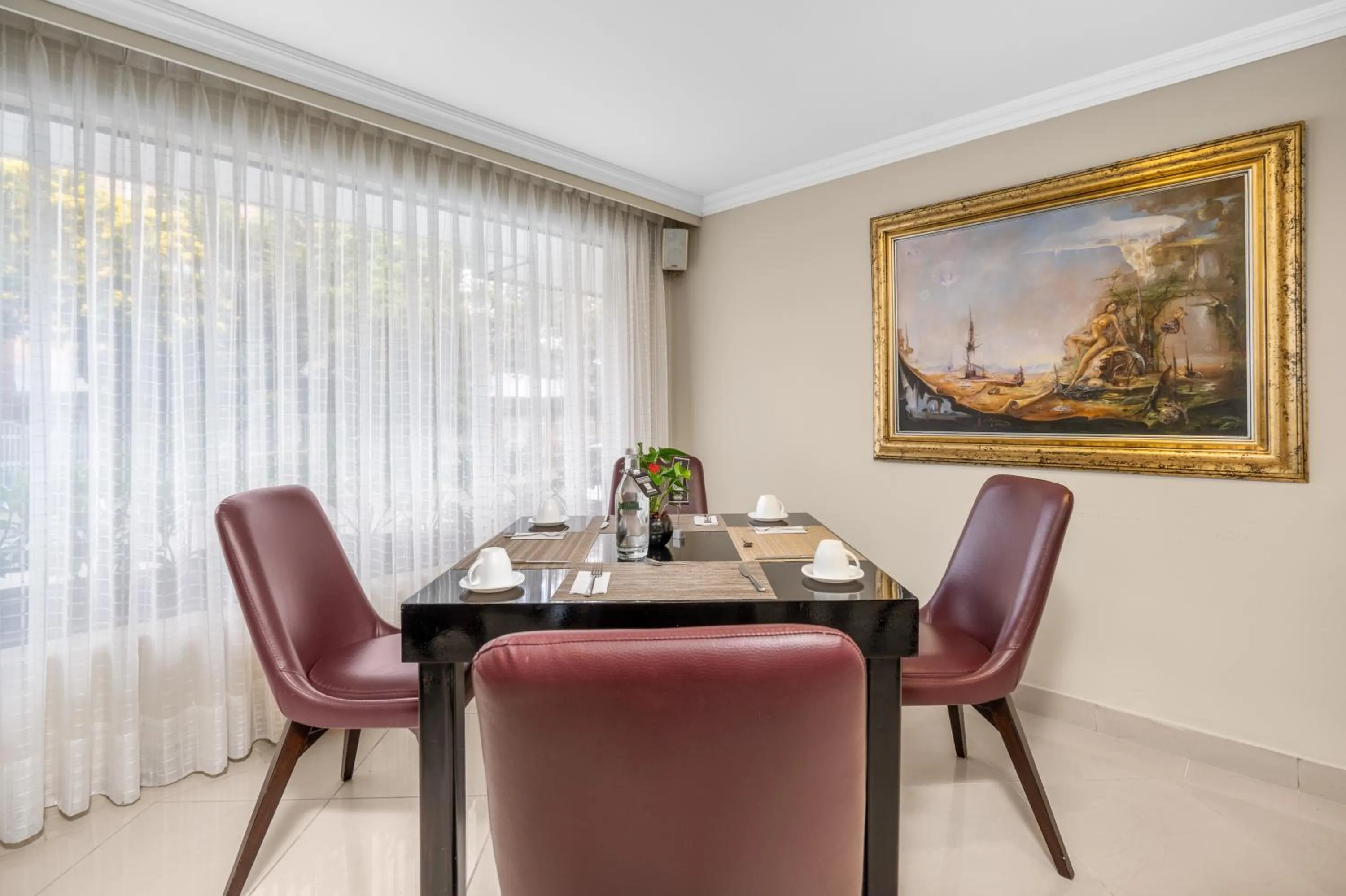 Restaurant/places to eat in Hotel Egina Bogotá