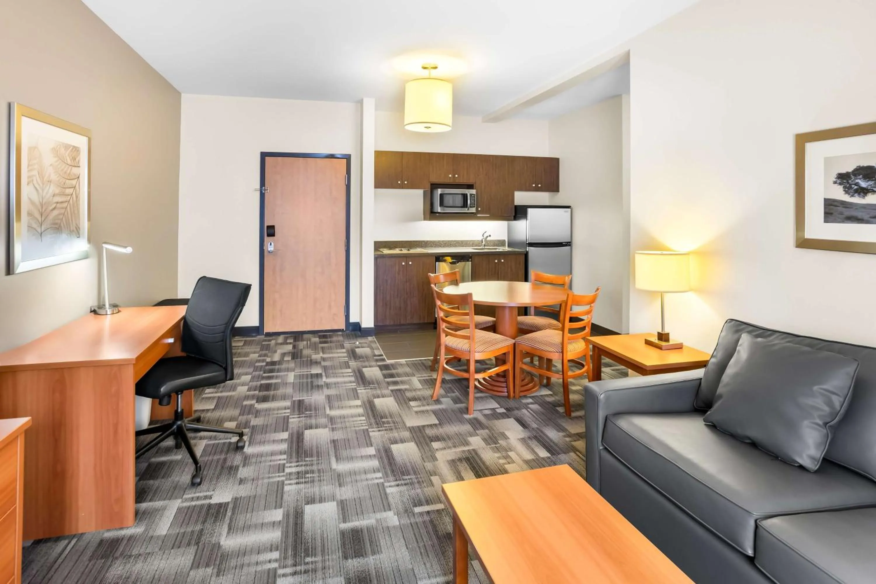 Photo of the whole room in Best Western Thompson