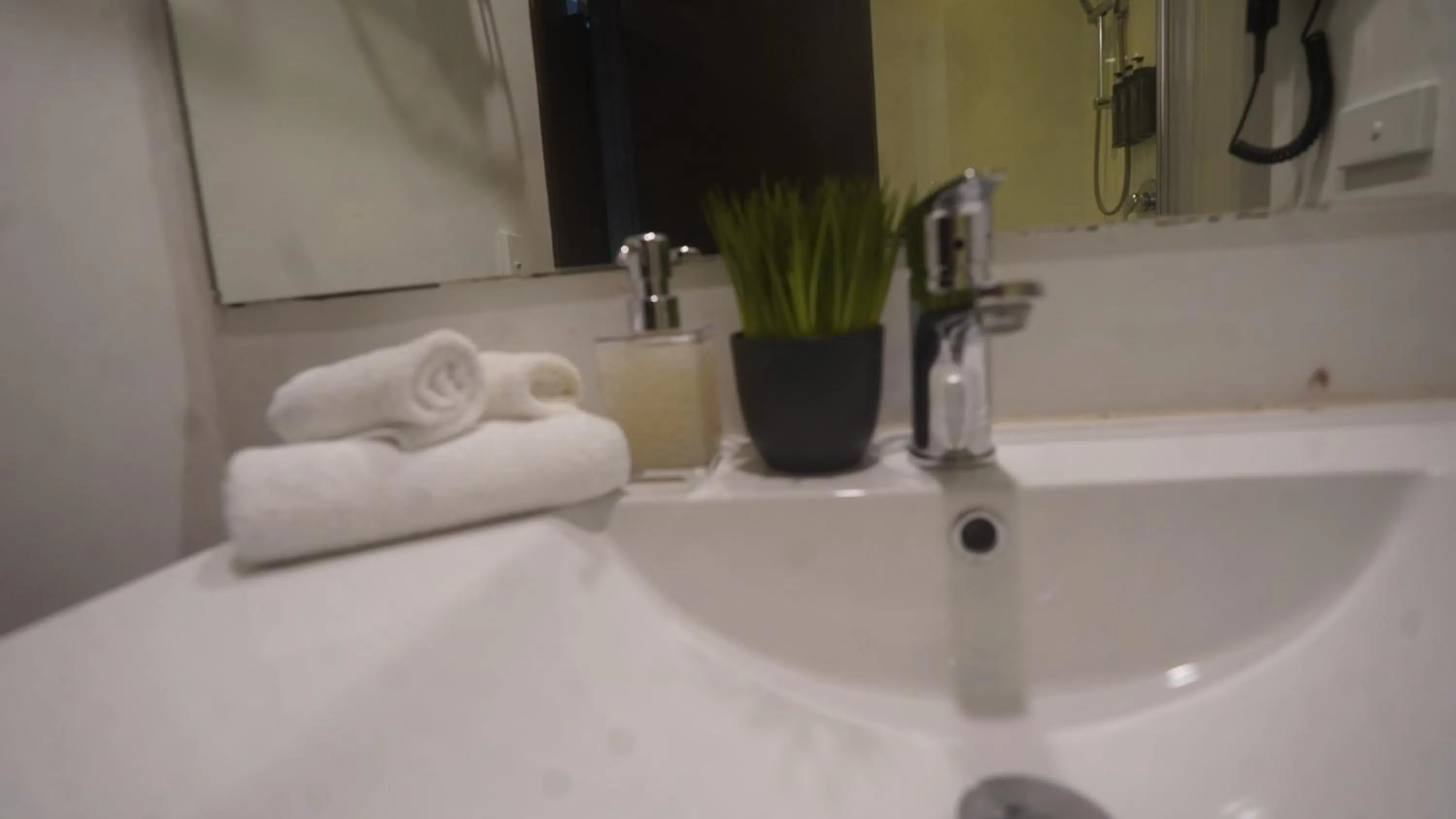 Bathroom in 136 On Bealey Motel