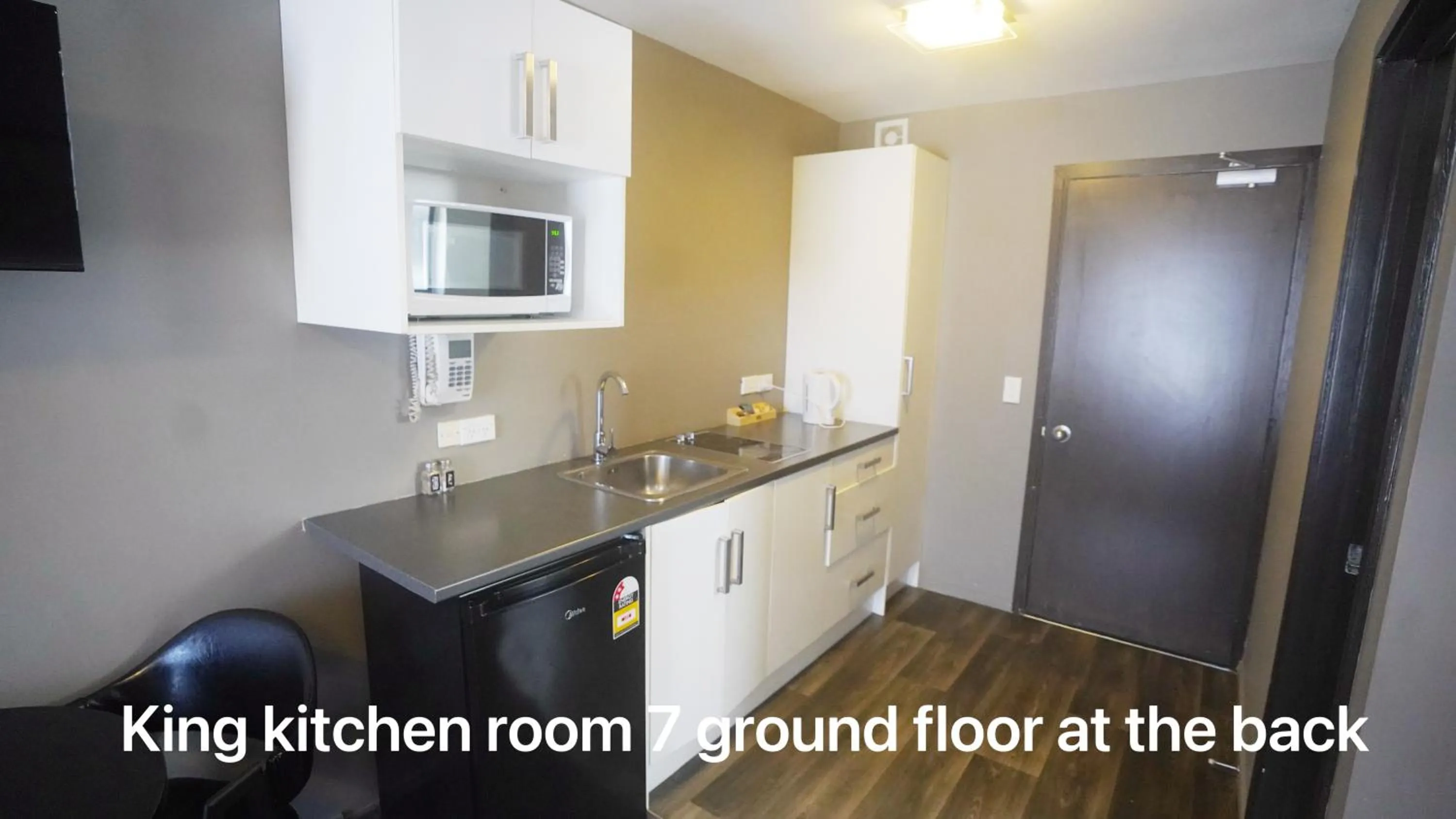 Kitchen or kitchenette in 136 On Bealey Motel