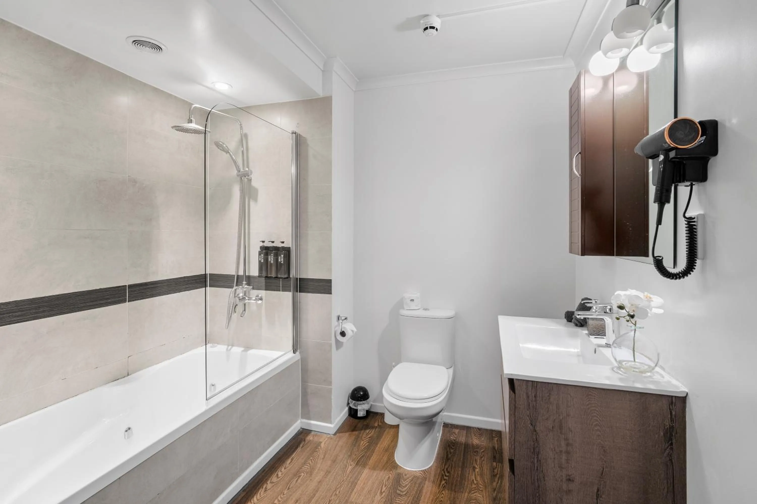 Bathroom in 136 On Bealey Motel