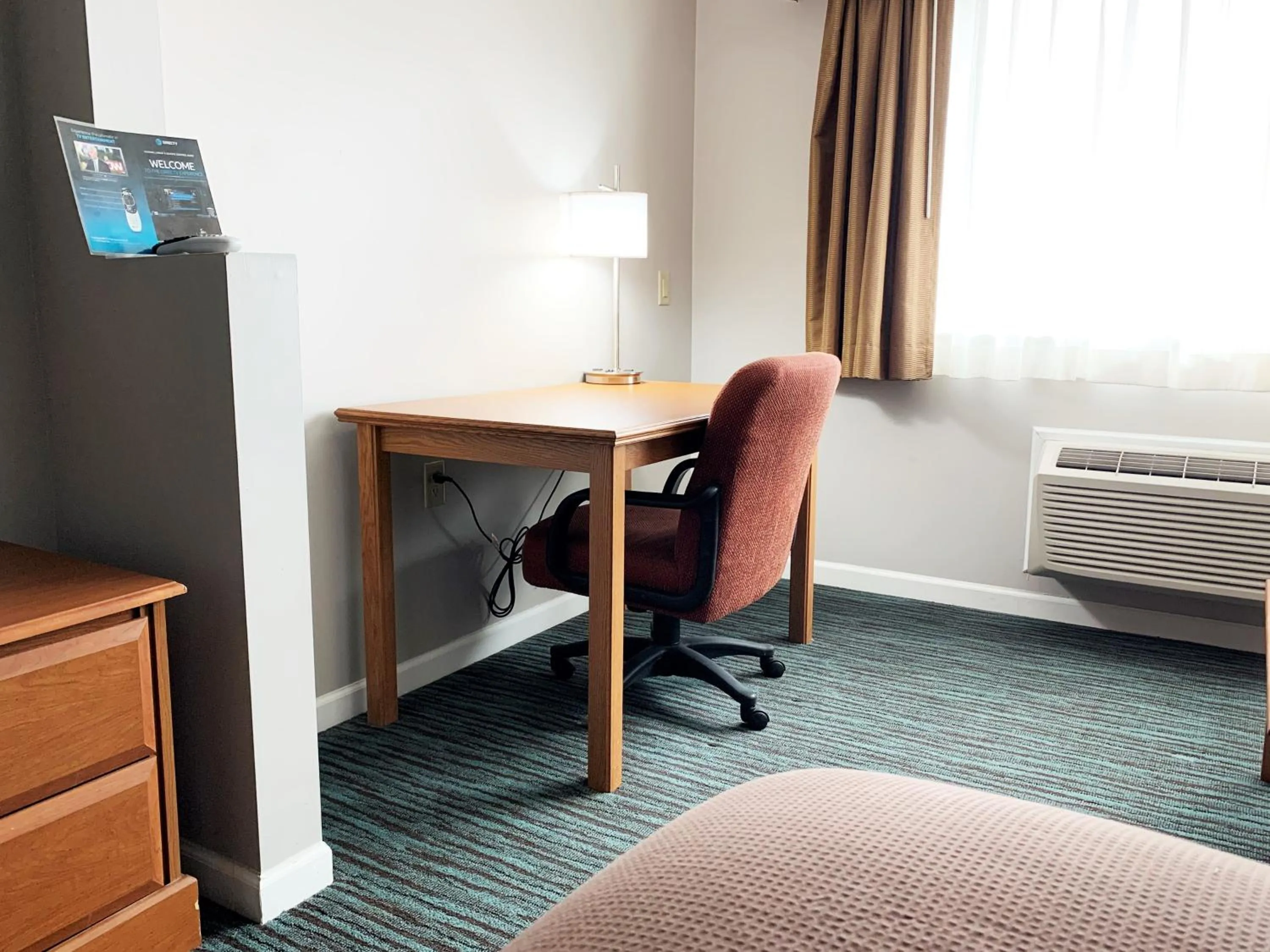 Seating area in BridgePointe Inn & Suites by BPhotels, Lincoln I-80 & 27th St