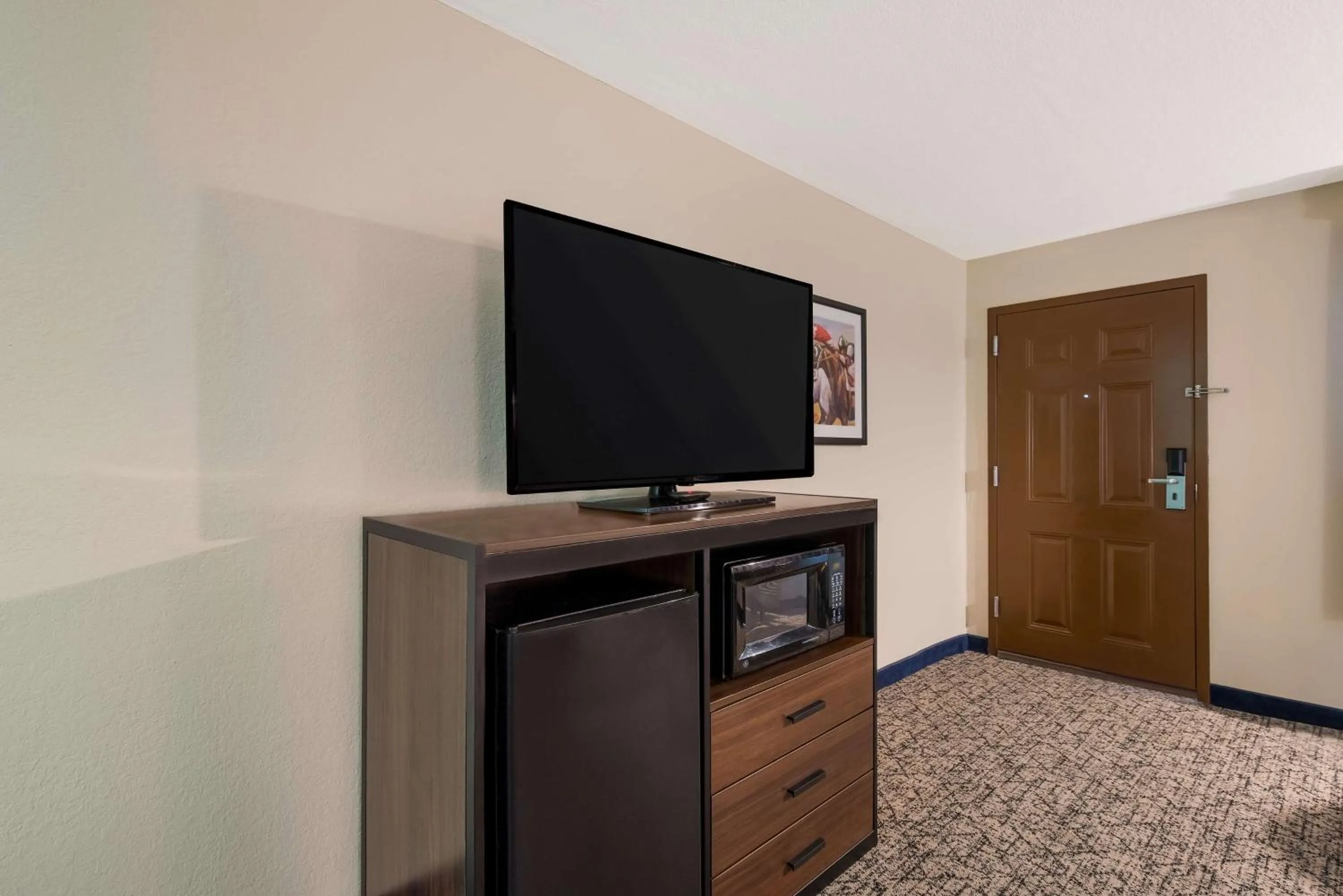 TV and multimedia in Best Western Winners Circle