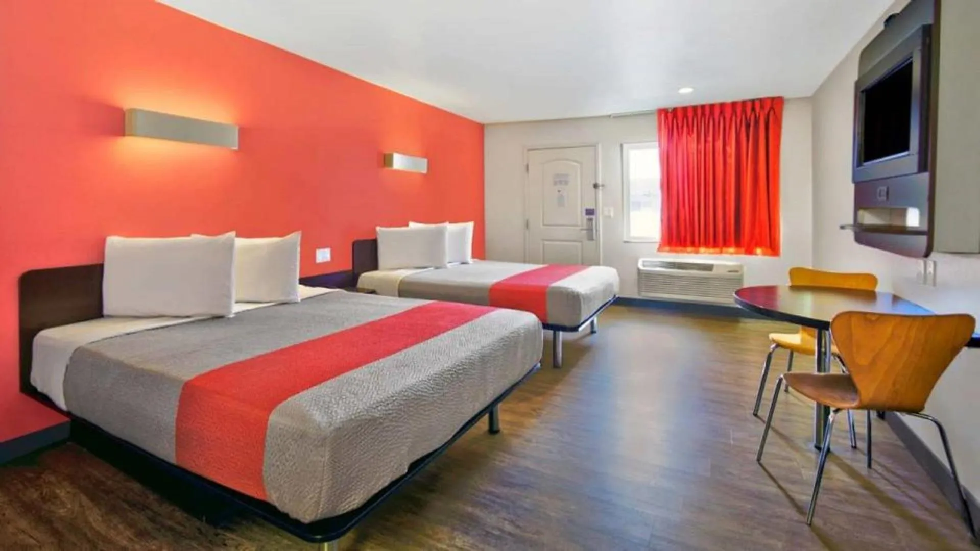 Photo of the whole room, Bed in Motel 6 Victorville