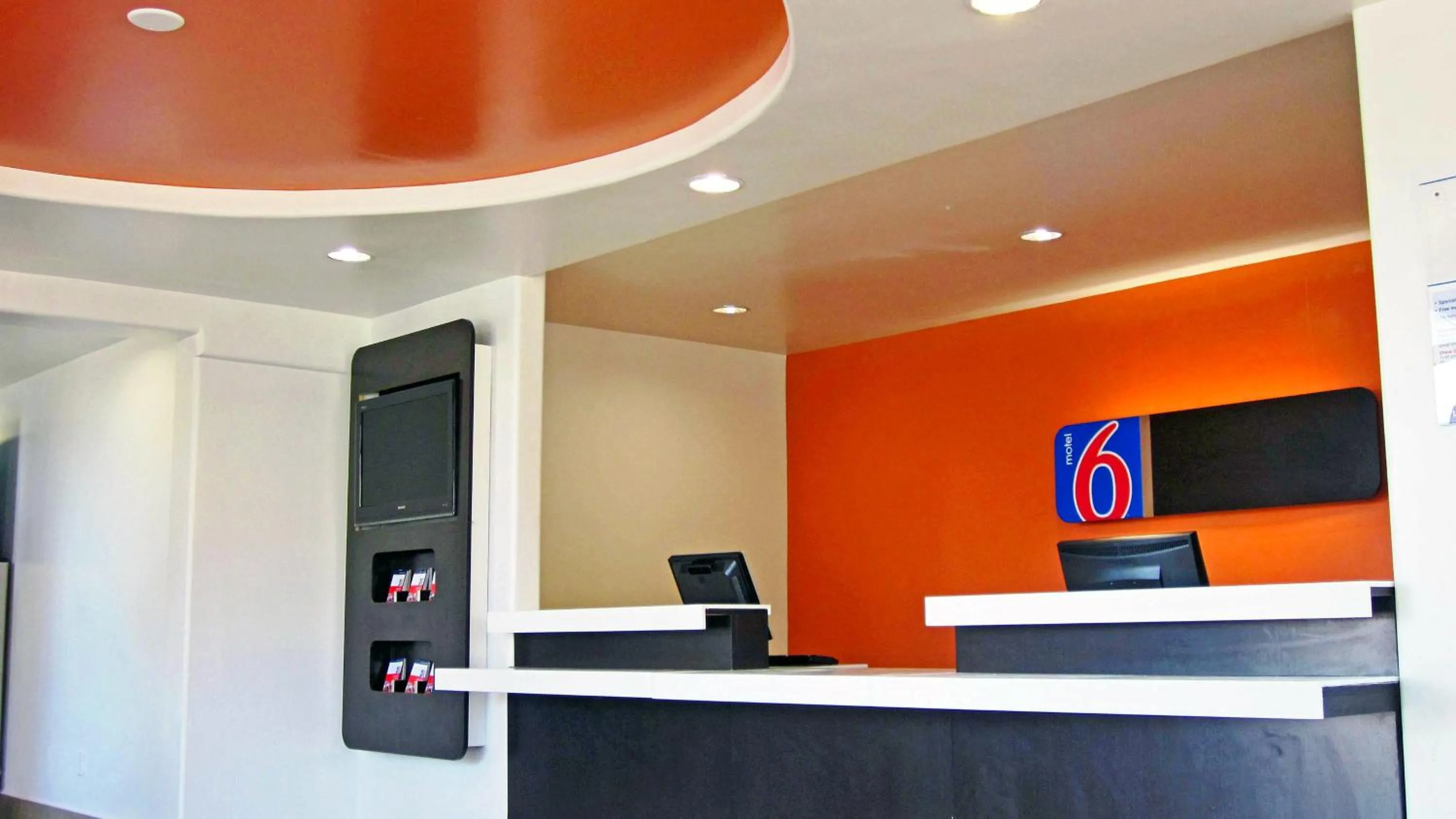 Lobby or reception in Motel 6 Victorville
