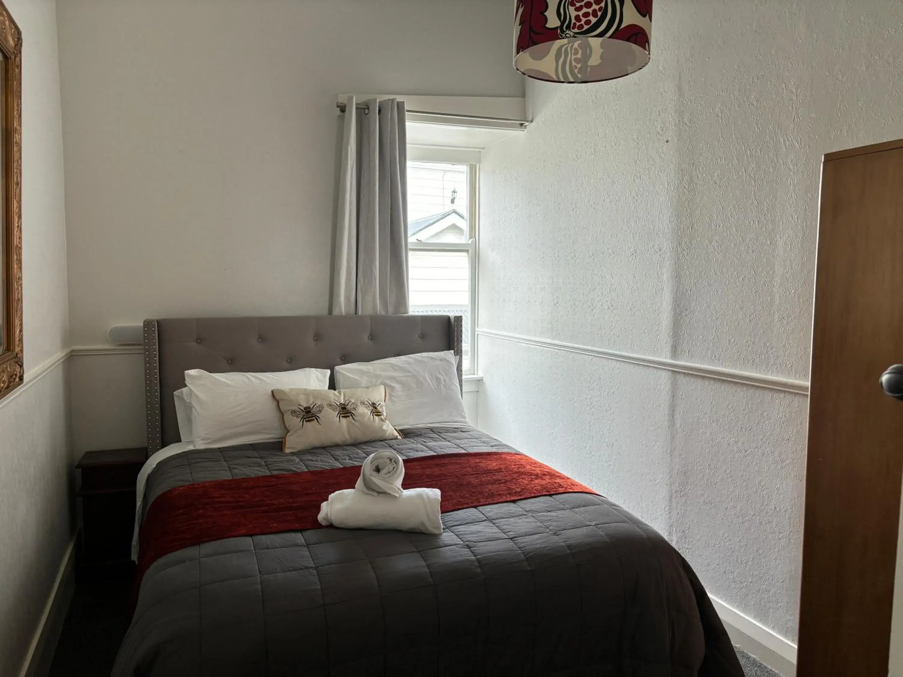 Deluxe Queen Room in Worldwide Backpackers Deluxe Queen Room in Worldwide Backpackers