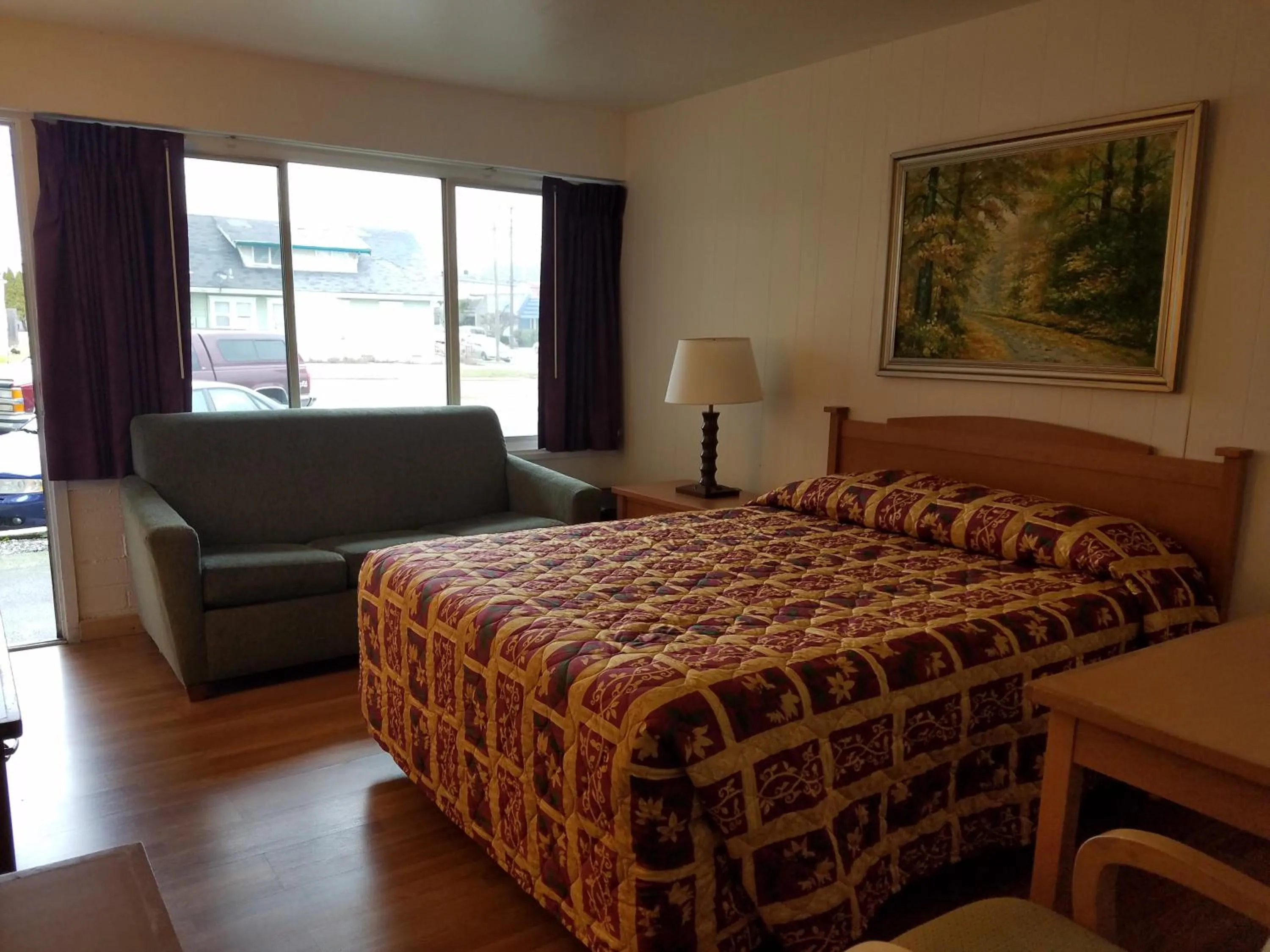 Living room, Bed in San Juan Motel