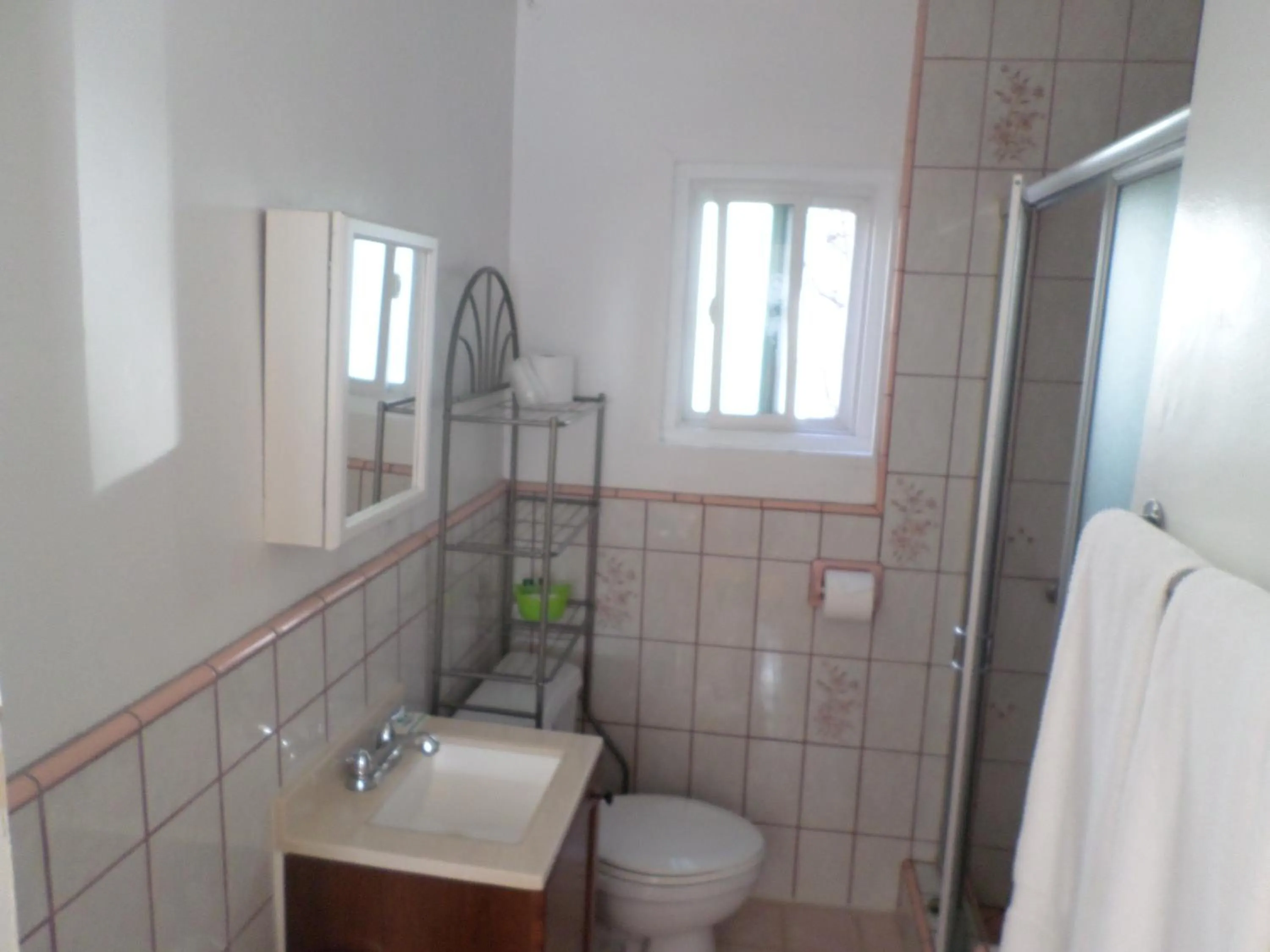 Bathroom in Rest Haven Motel