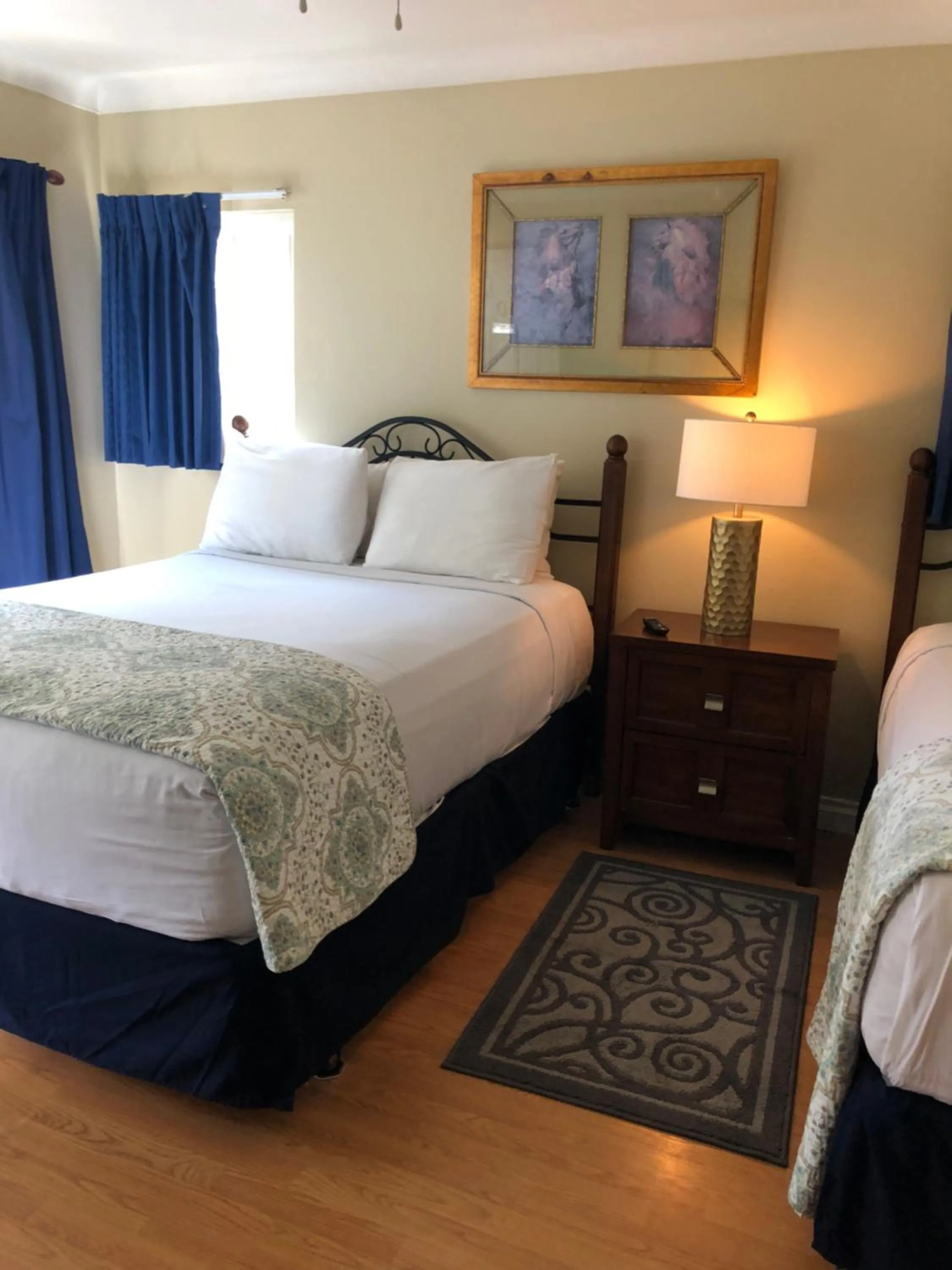 Bed in Rest Haven Motel