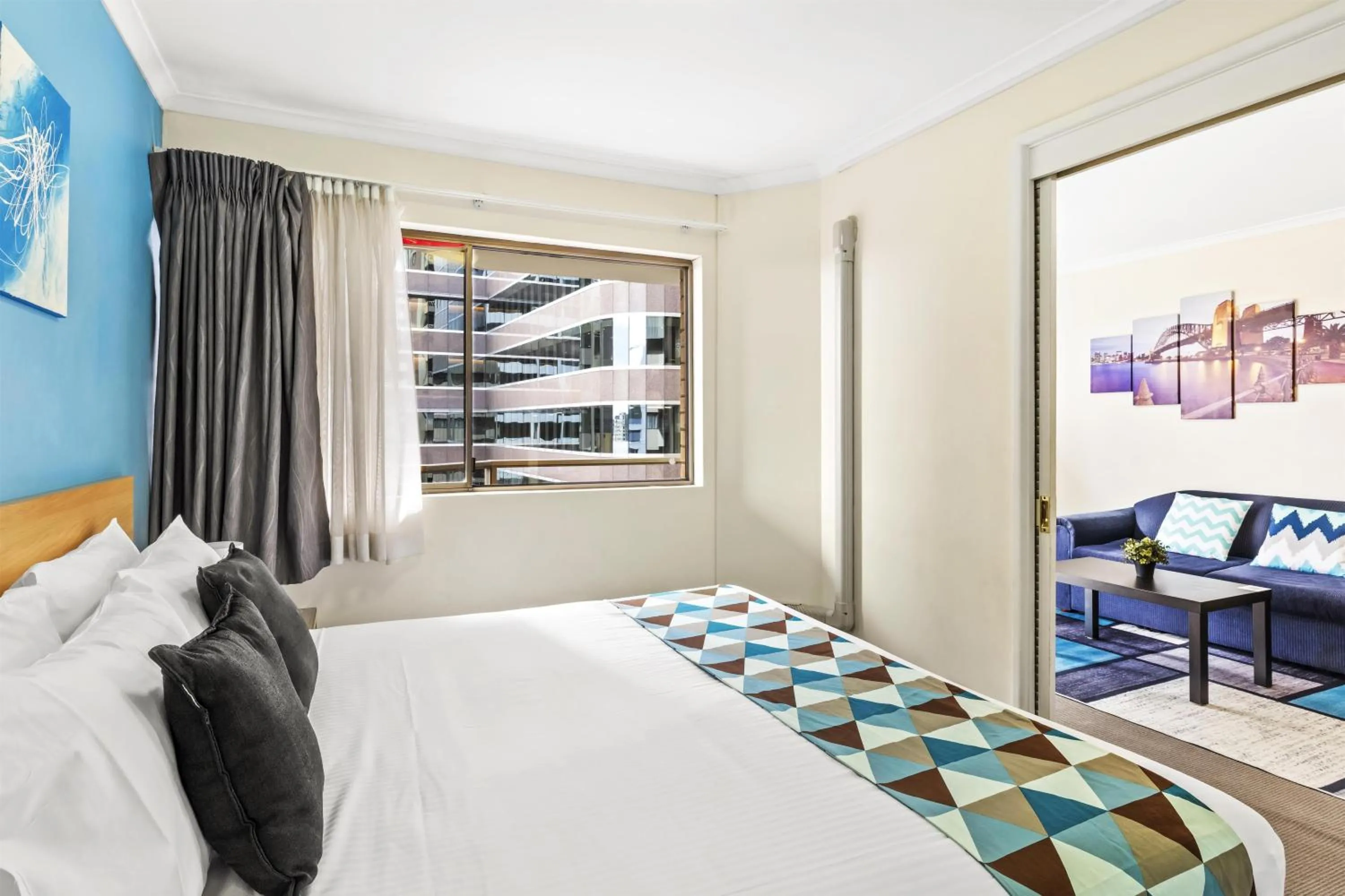 Bed in Metro Apartments on King