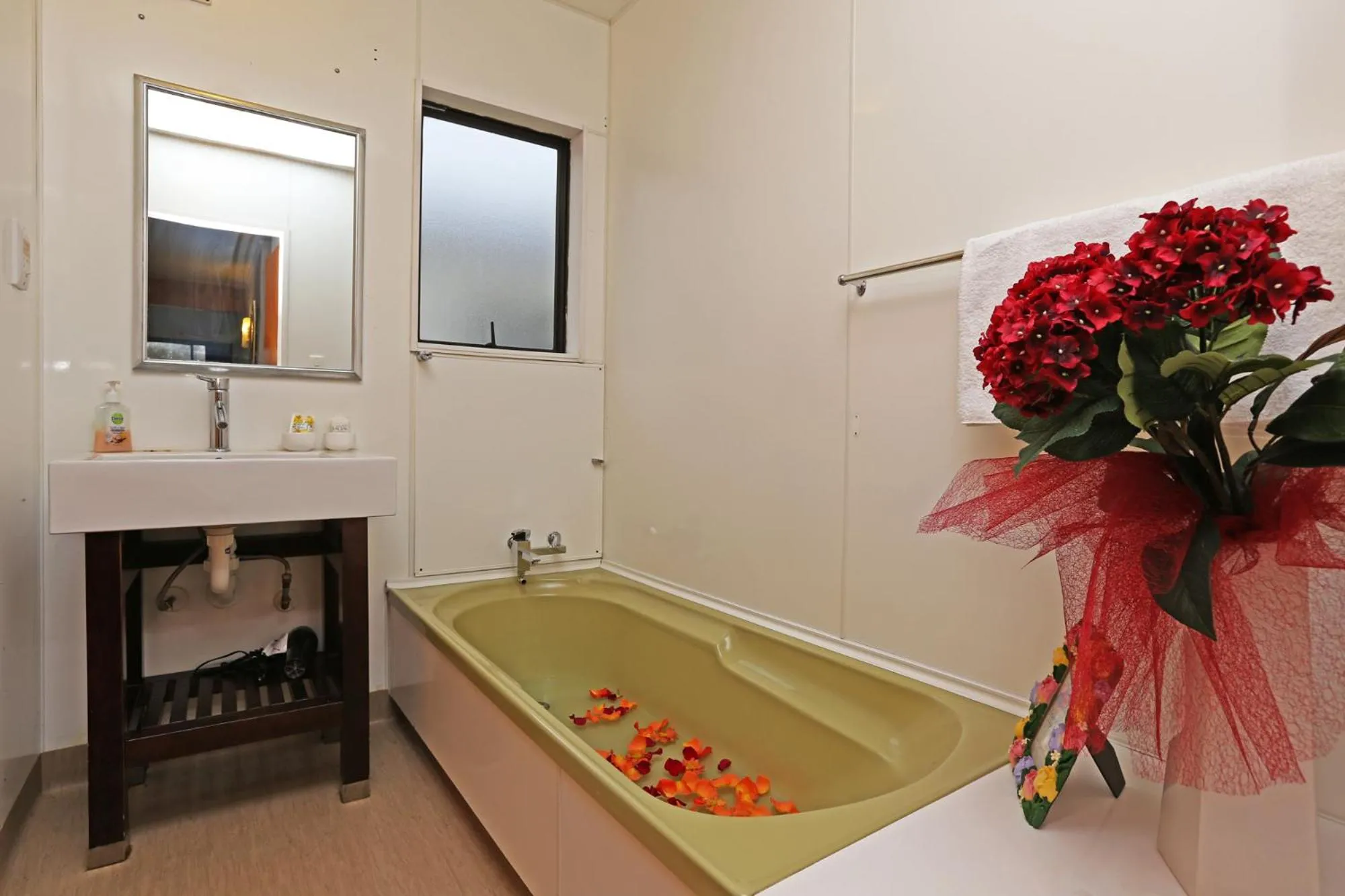 Shower in Waiuku Lodge Motel