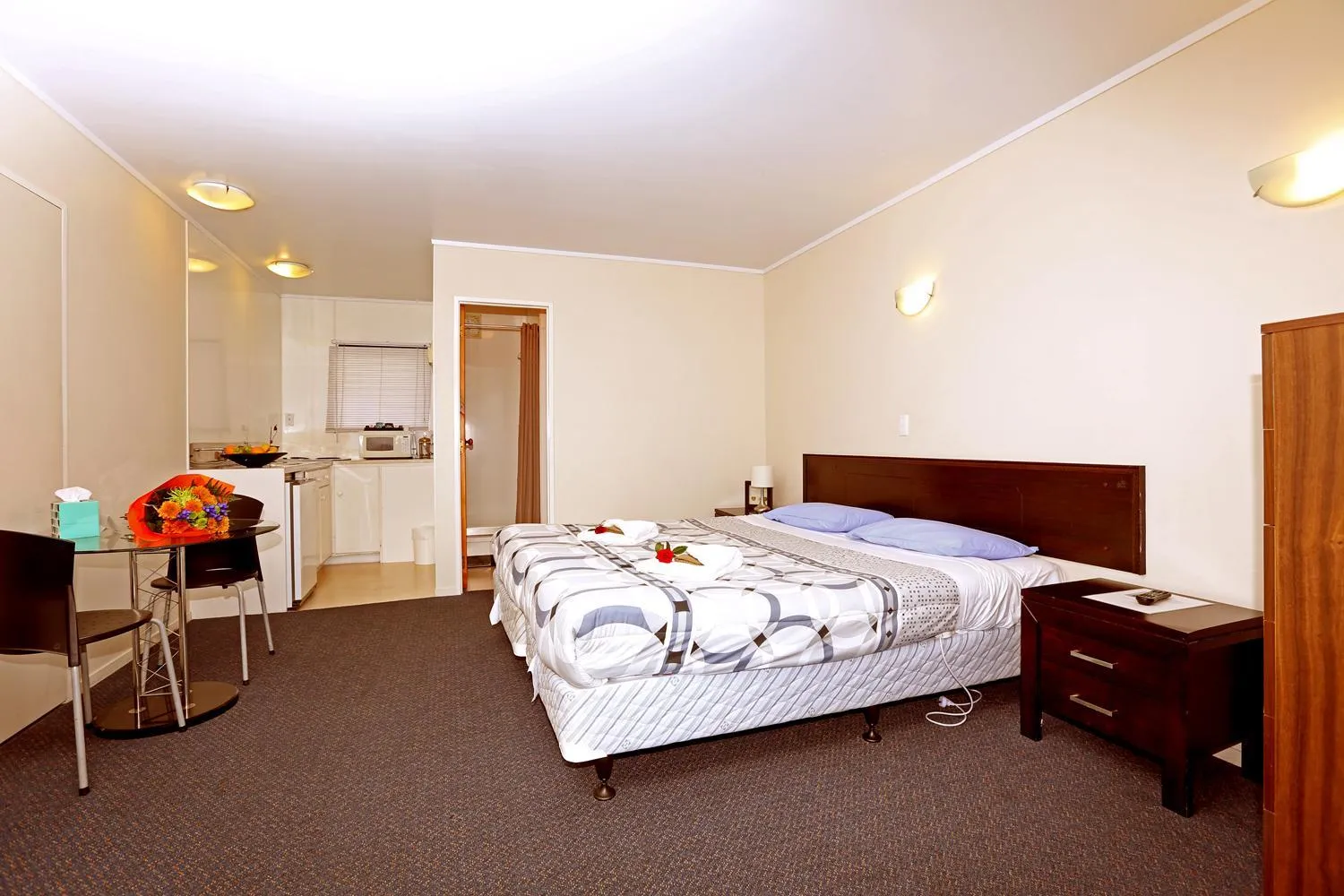Photo of the whole room, Bed in Waiuku Lodge Motel