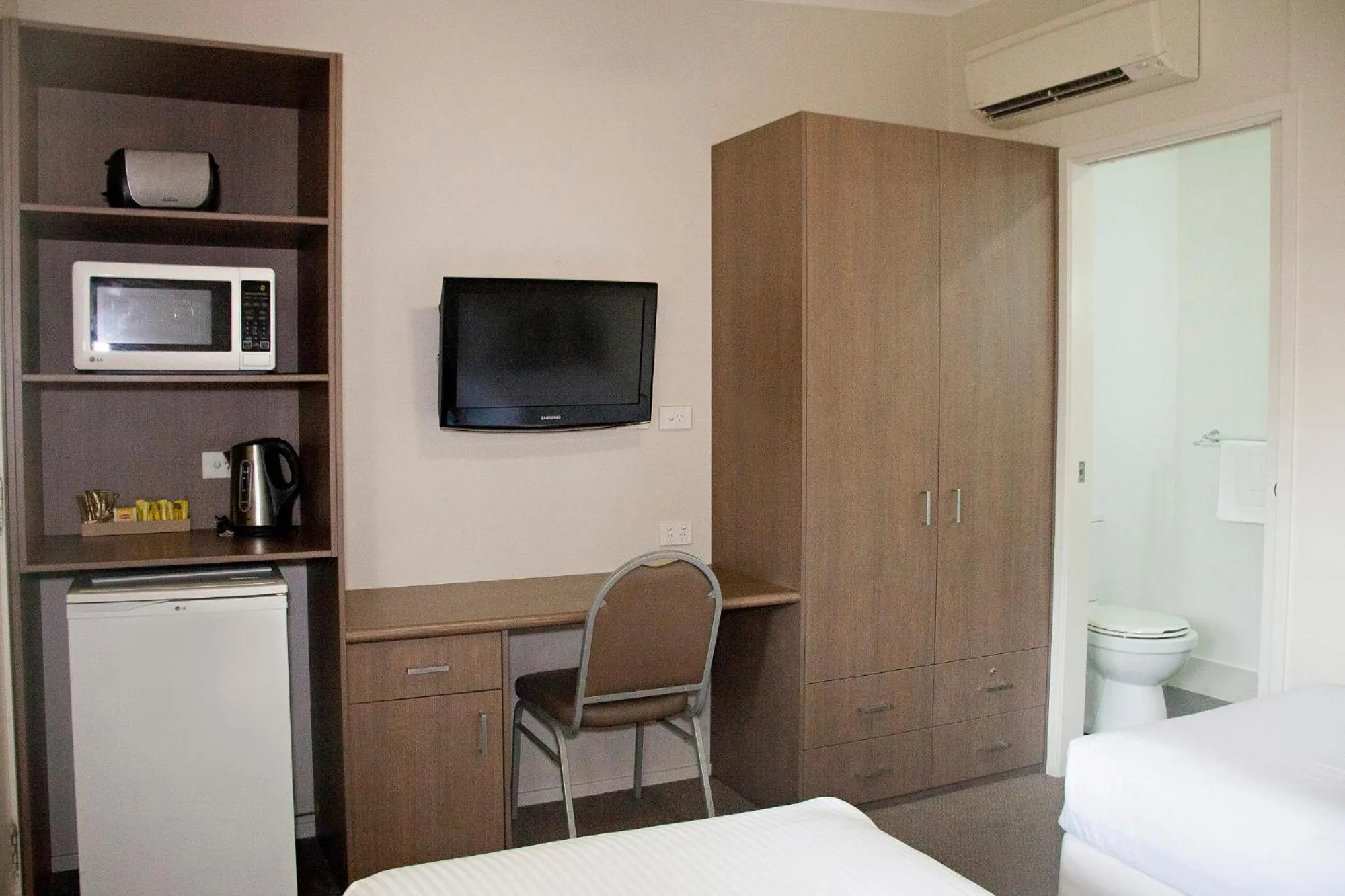 Photo of the whole room, Bed in Nepean Shores by Gateway Lifestyle Holiday Parks