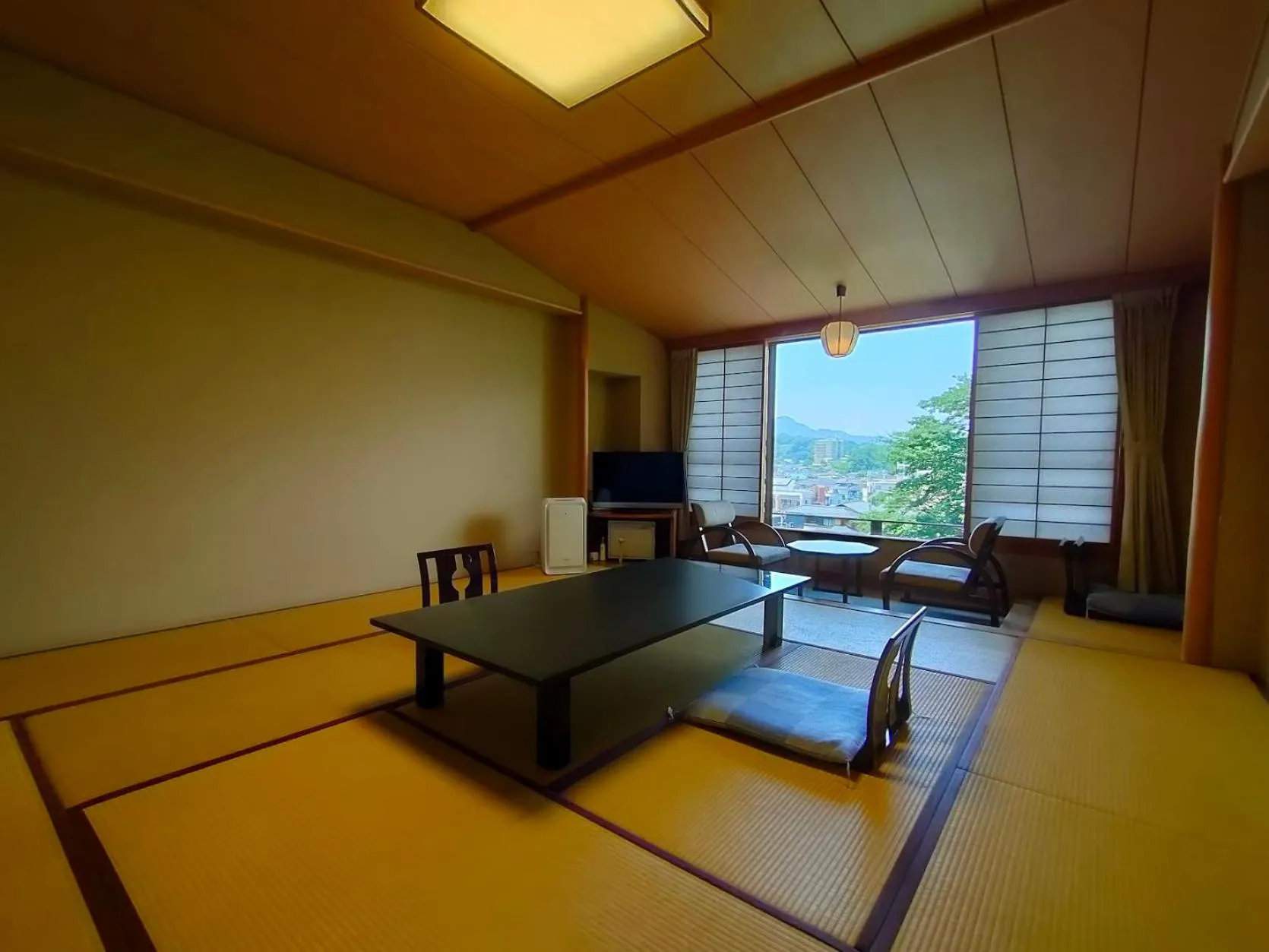 Photo of the whole room in Kameya Ean