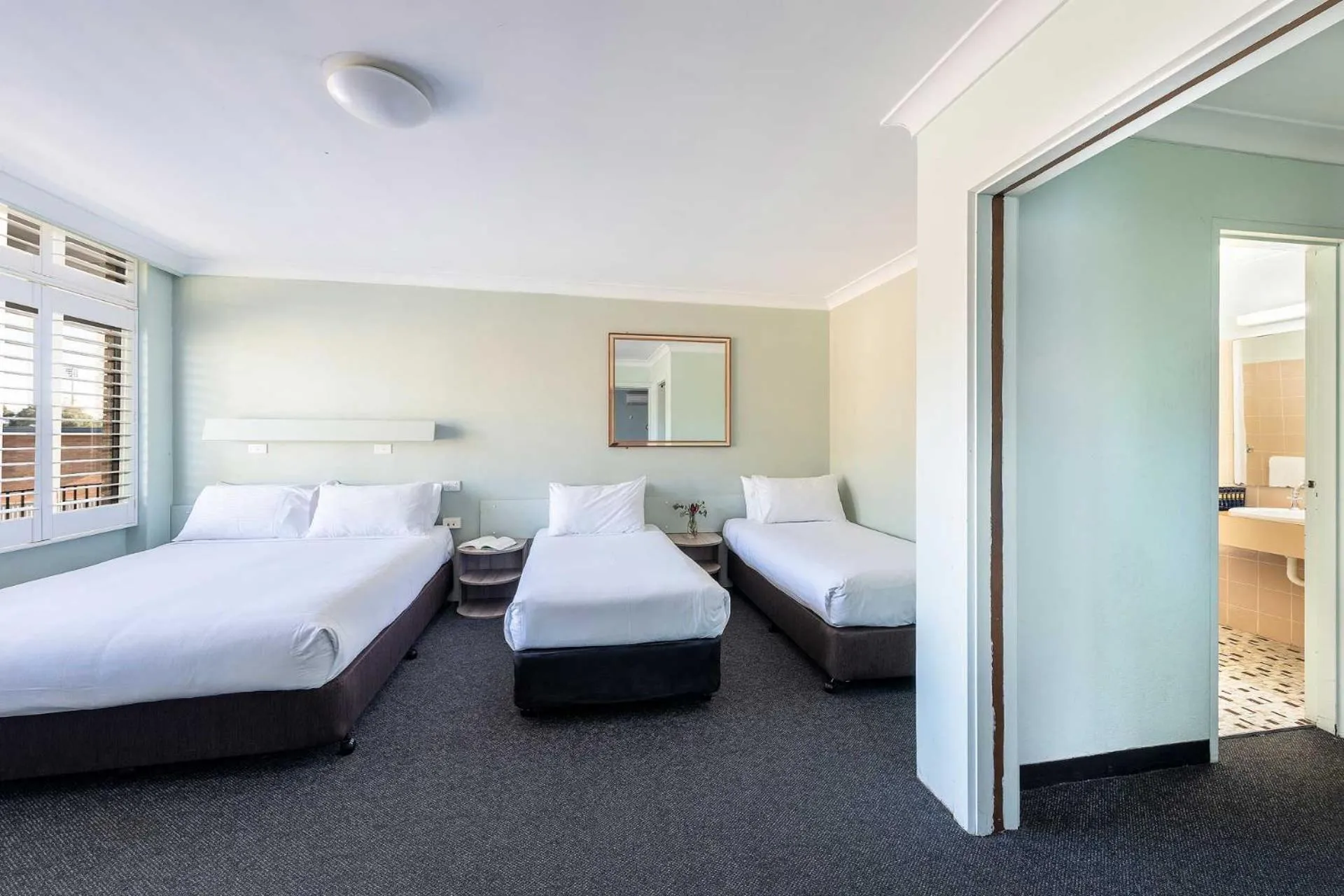 Bathroom, Bed in Panorama Bathurst