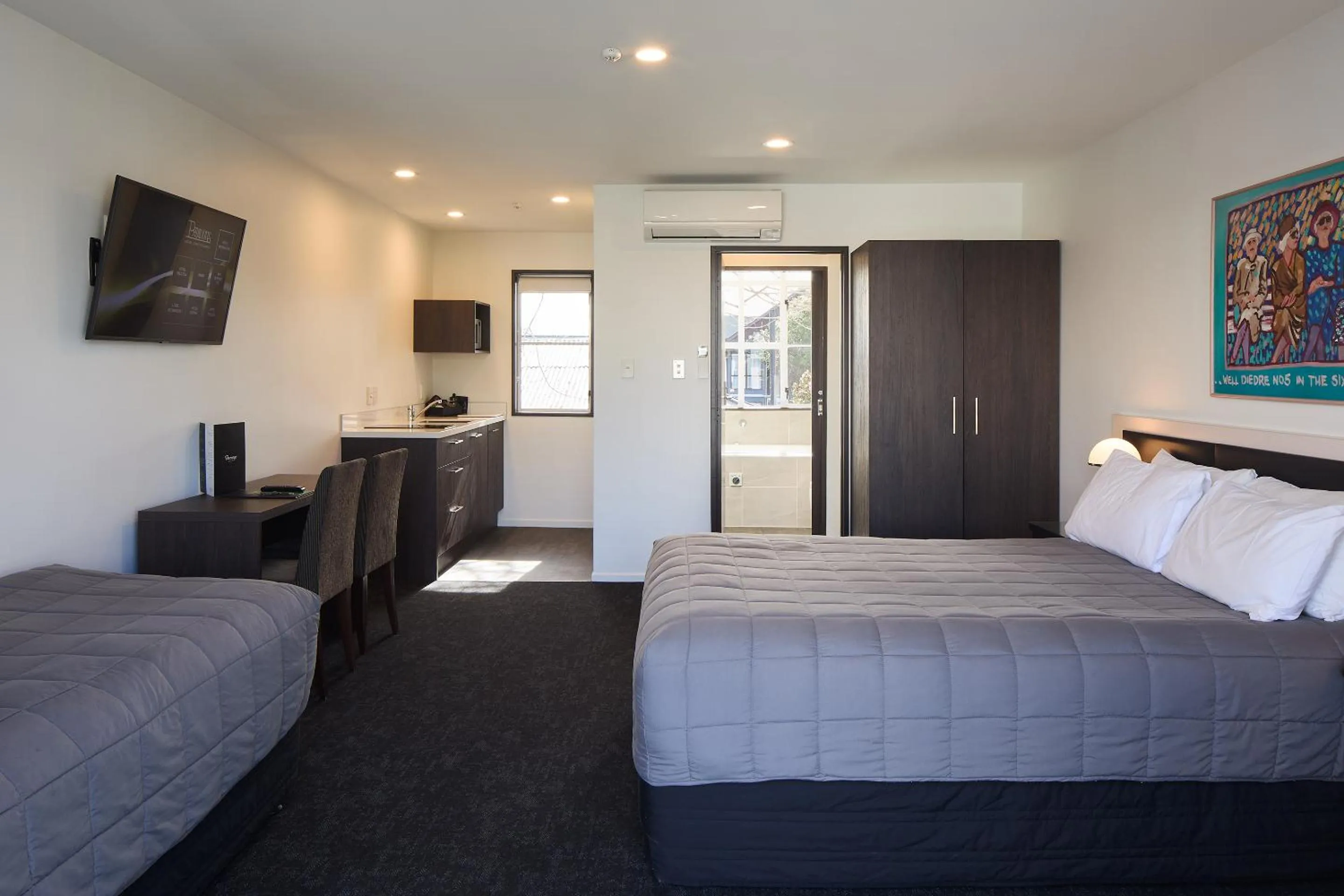 Bedroom, Bed in Pavilions Hotel