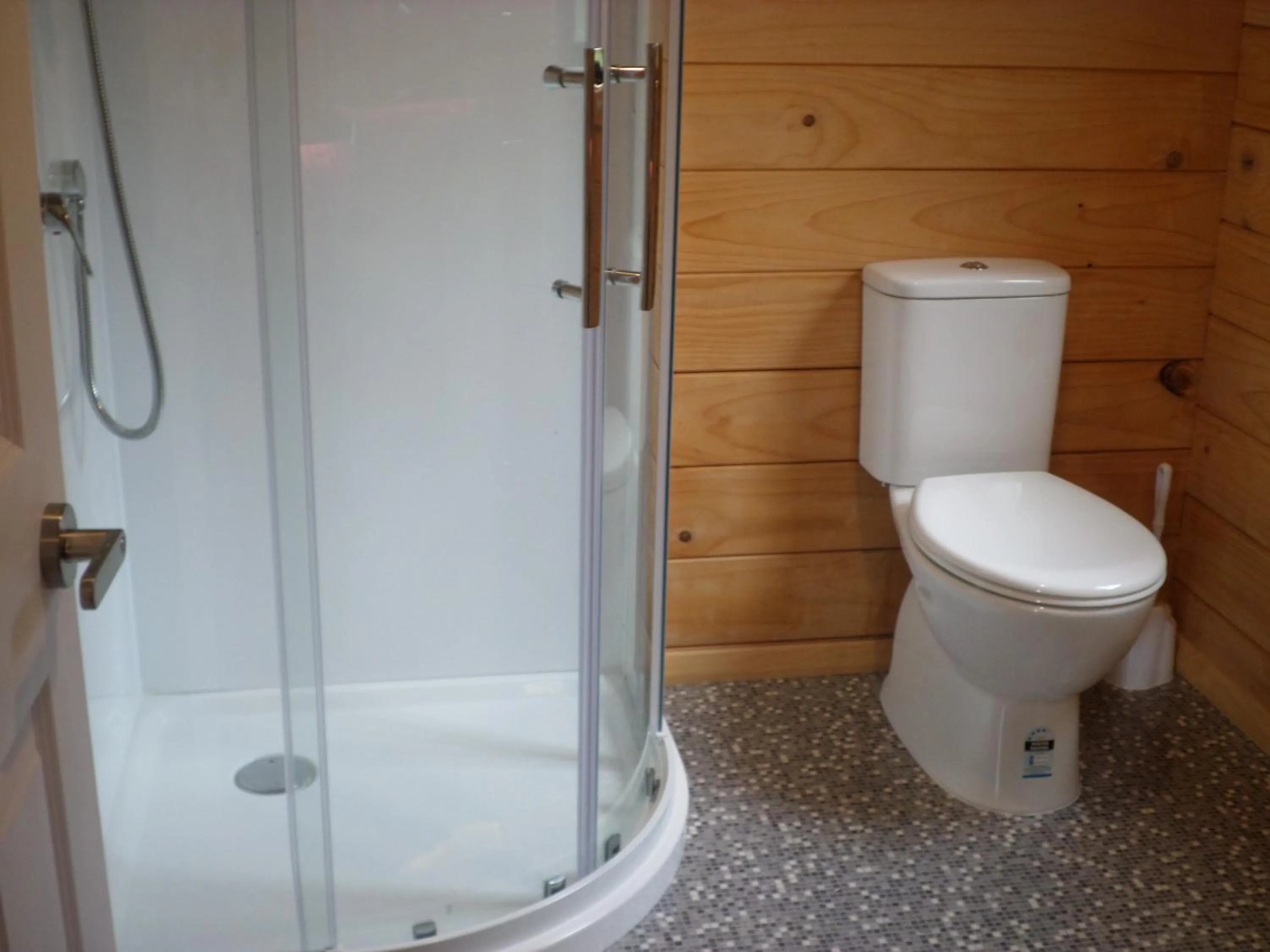 Bathroom in Central Chalets Ltd