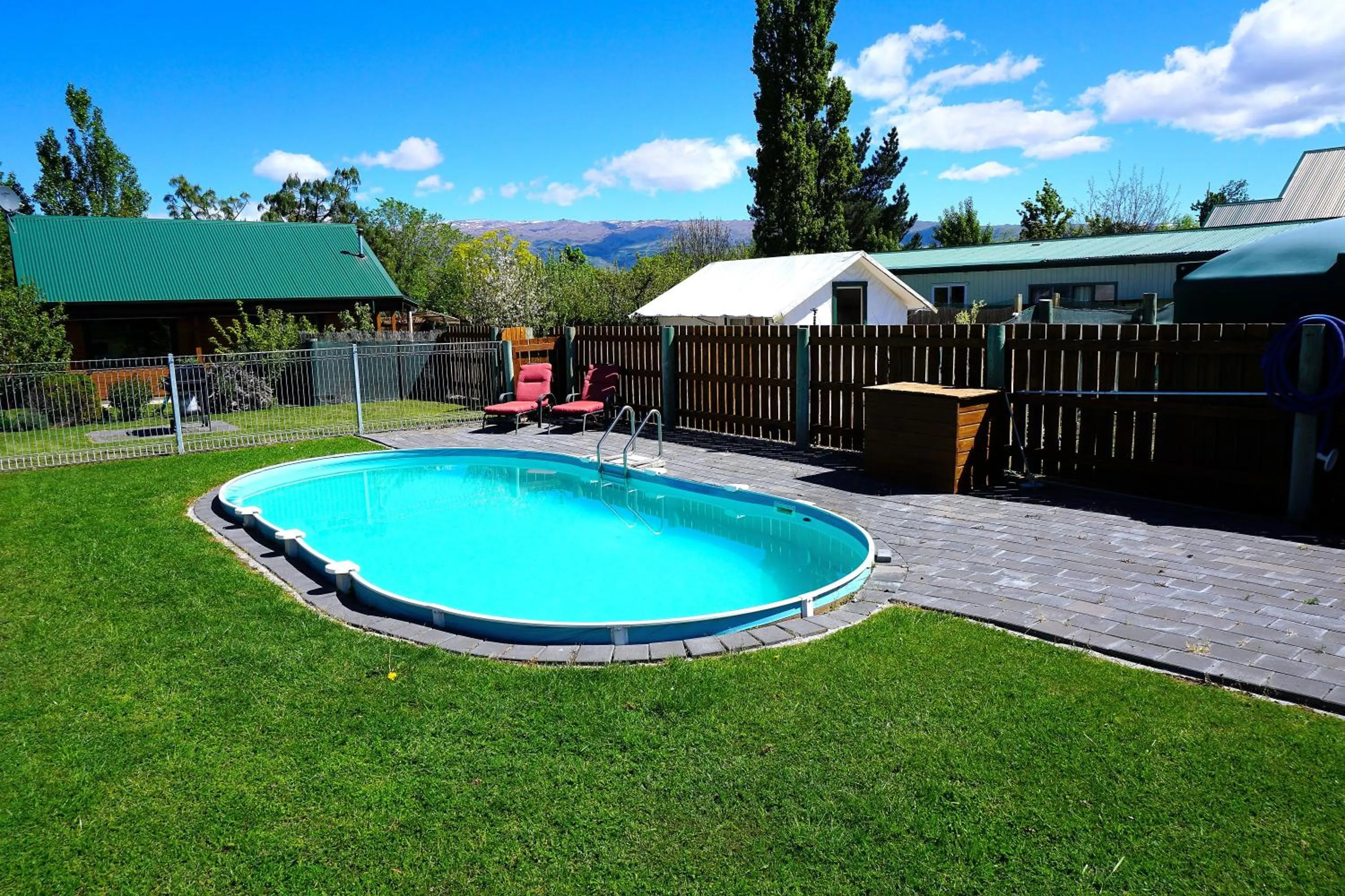 Garden in Central Chalets Ltd