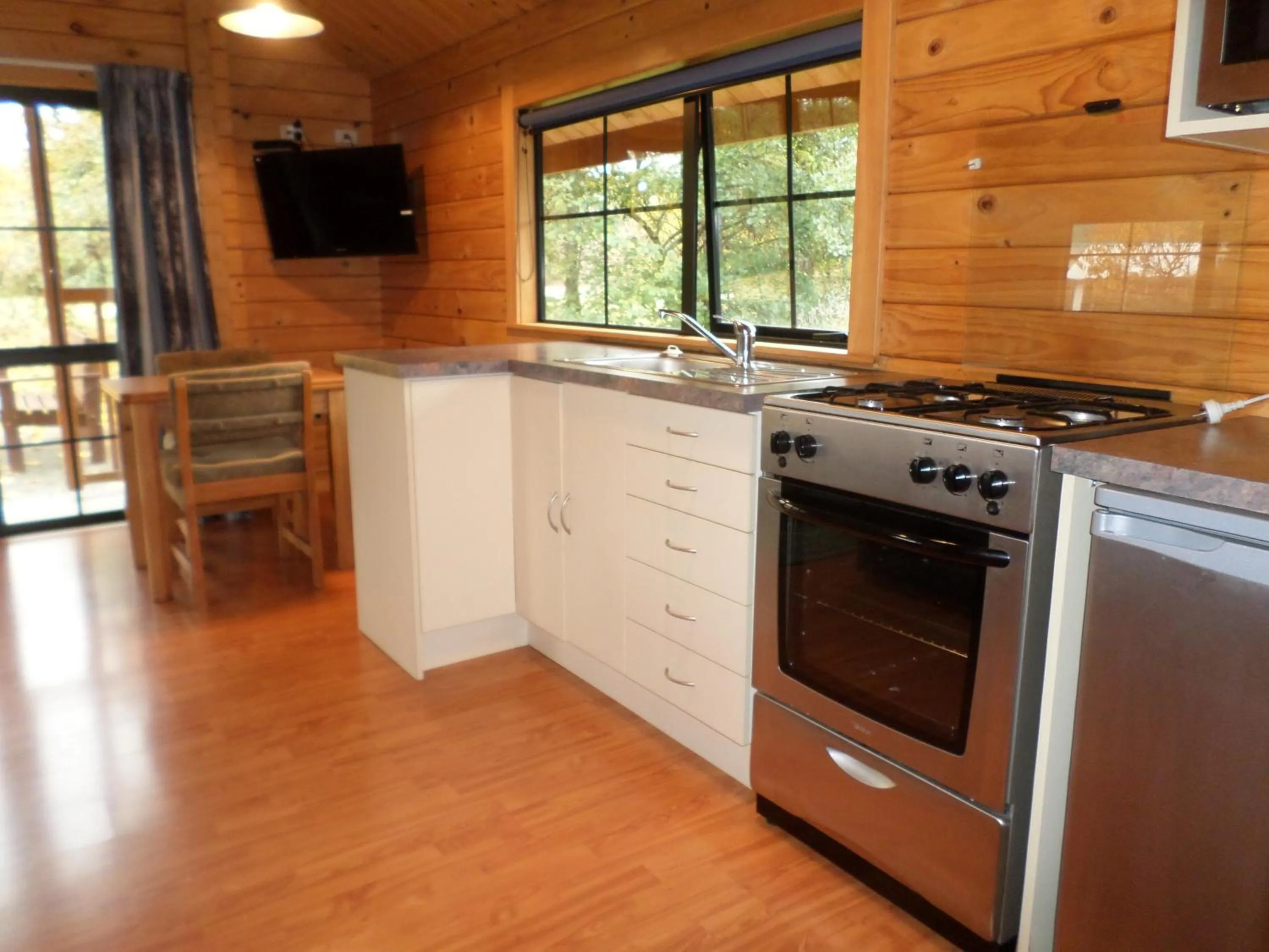 Kitchen or kitchenette in Central Chalets Ltd