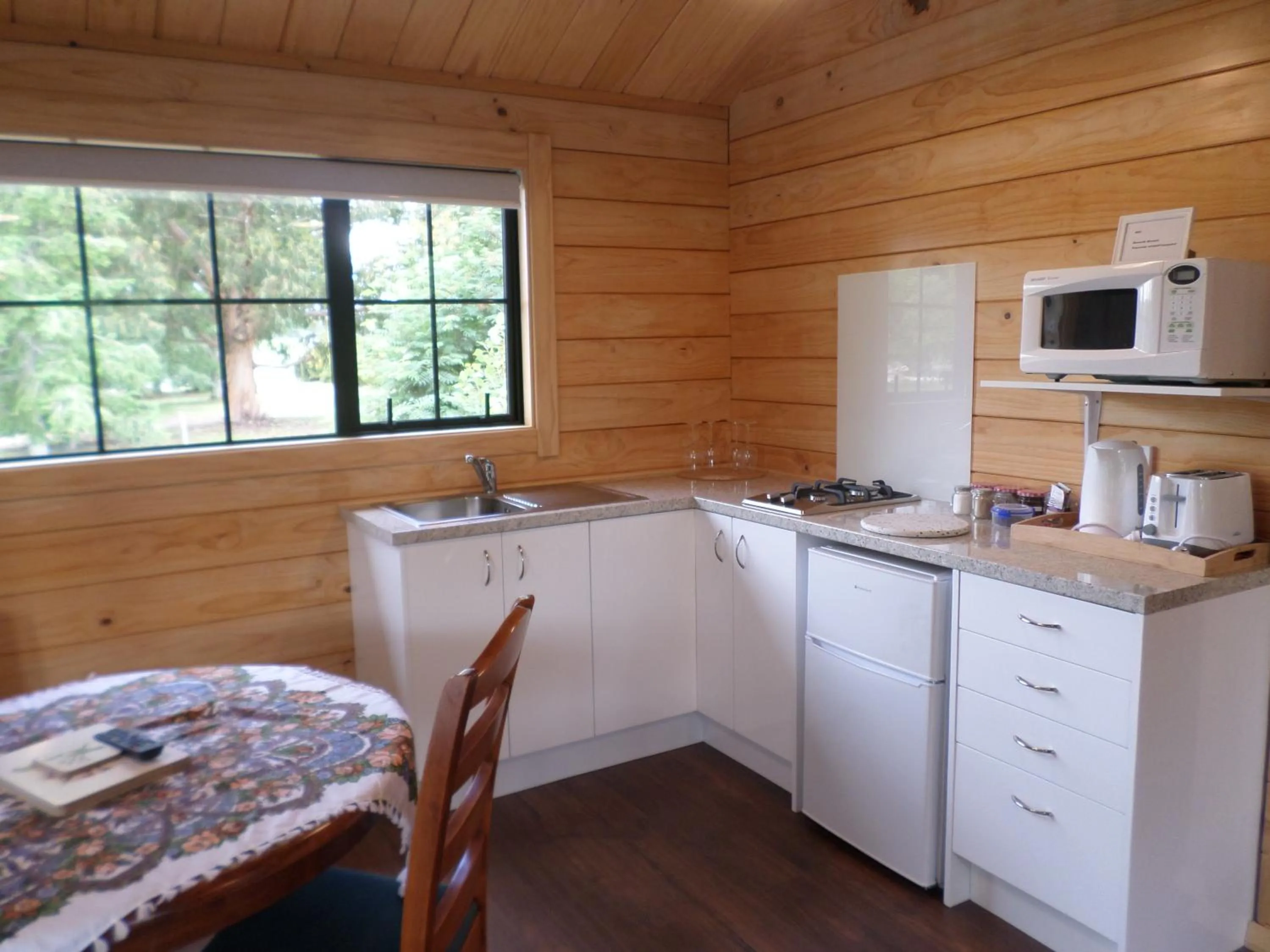 Kitchen or kitchenette in Central Chalets Ltd
