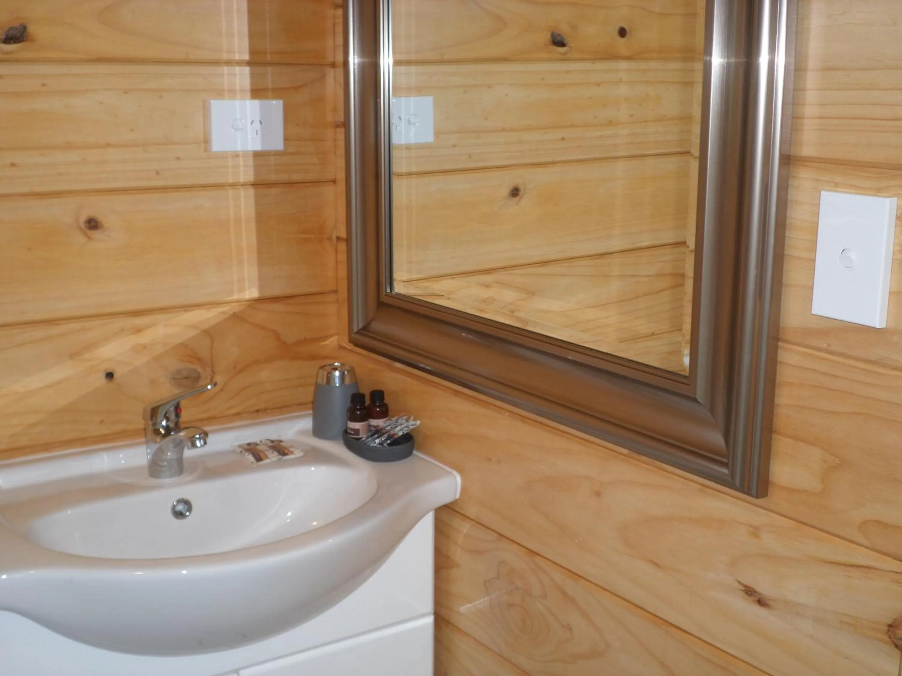 Bathroom in Central Chalets Ltd