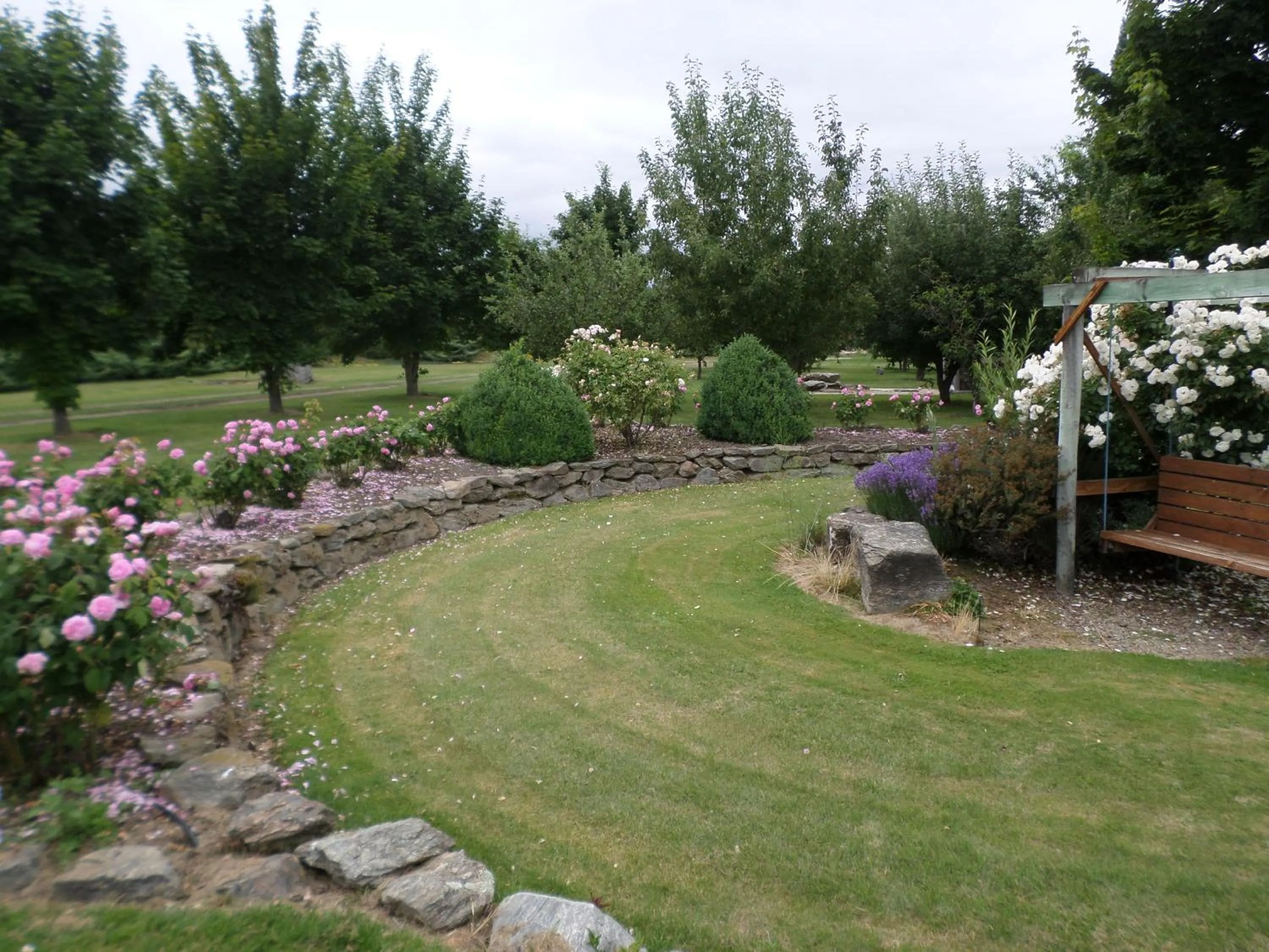 Garden in Central Chalets Ltd