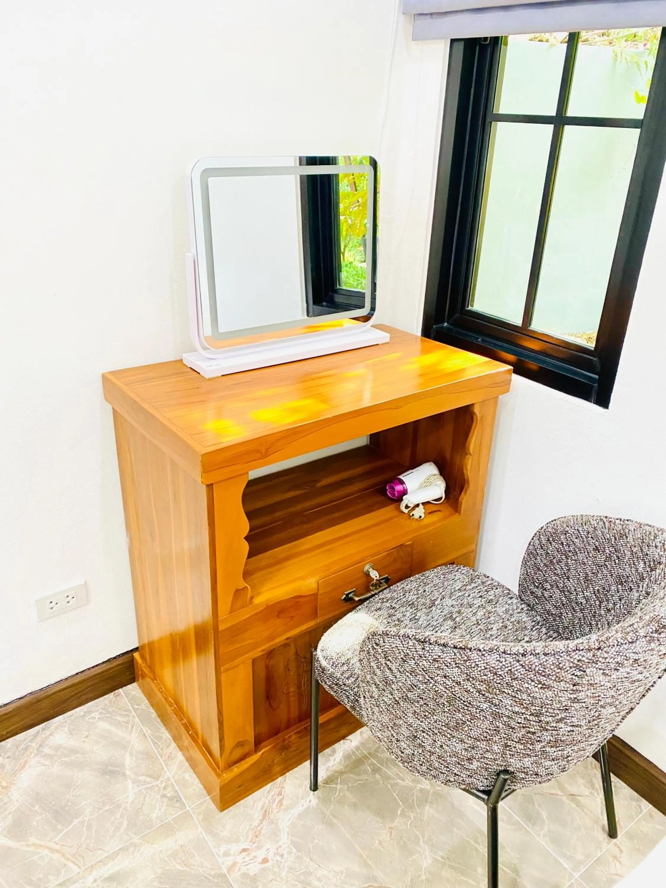 hair dresser in Siray Green Resort