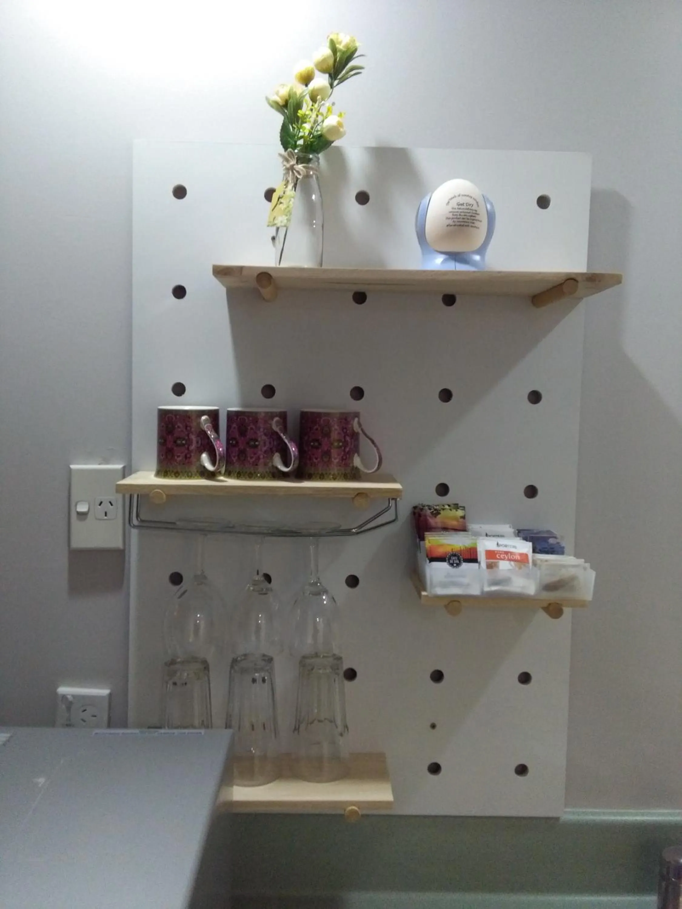 Colonial Lodge Motel