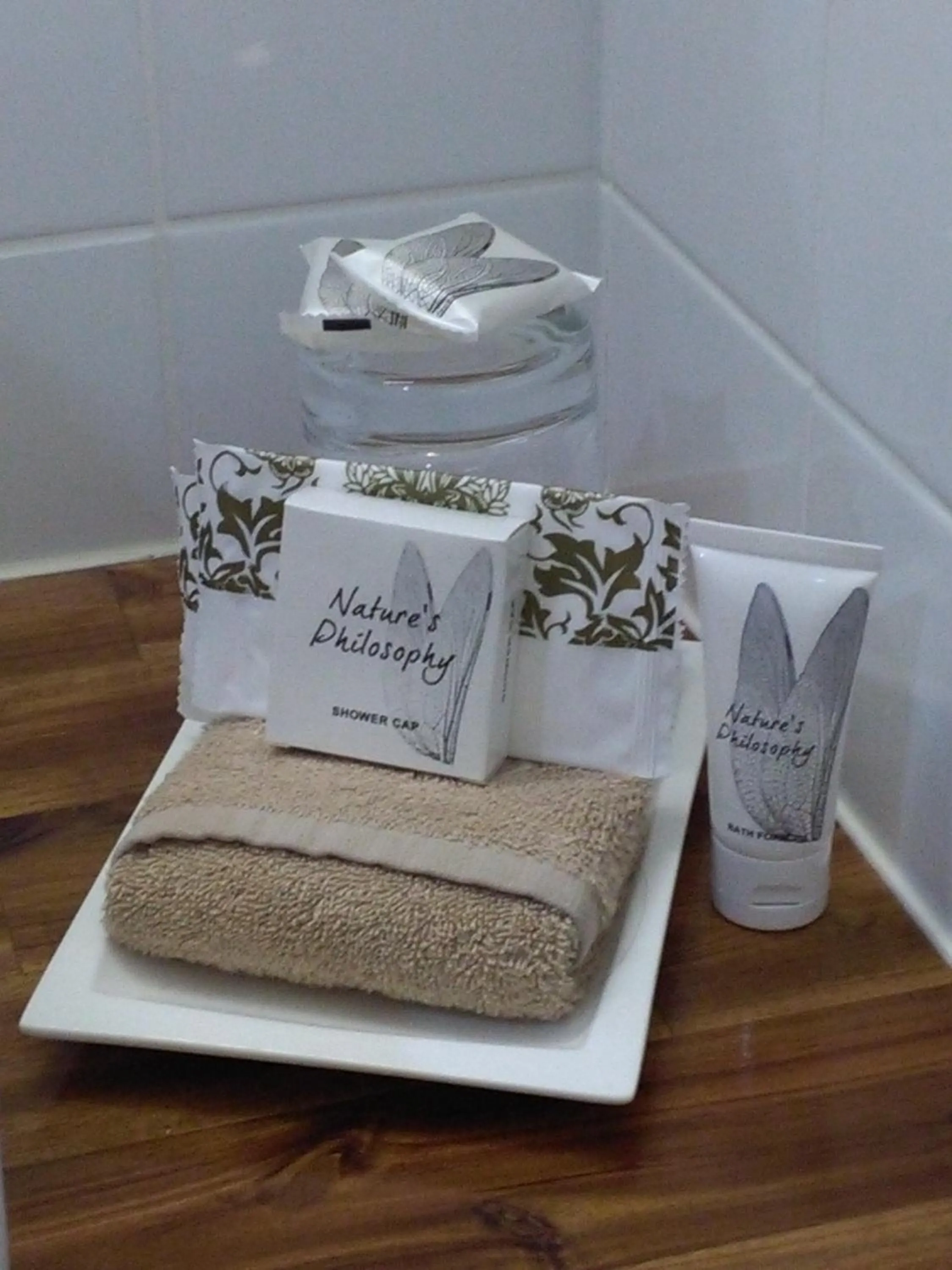 Bathroom in Colonial Lodge Motel