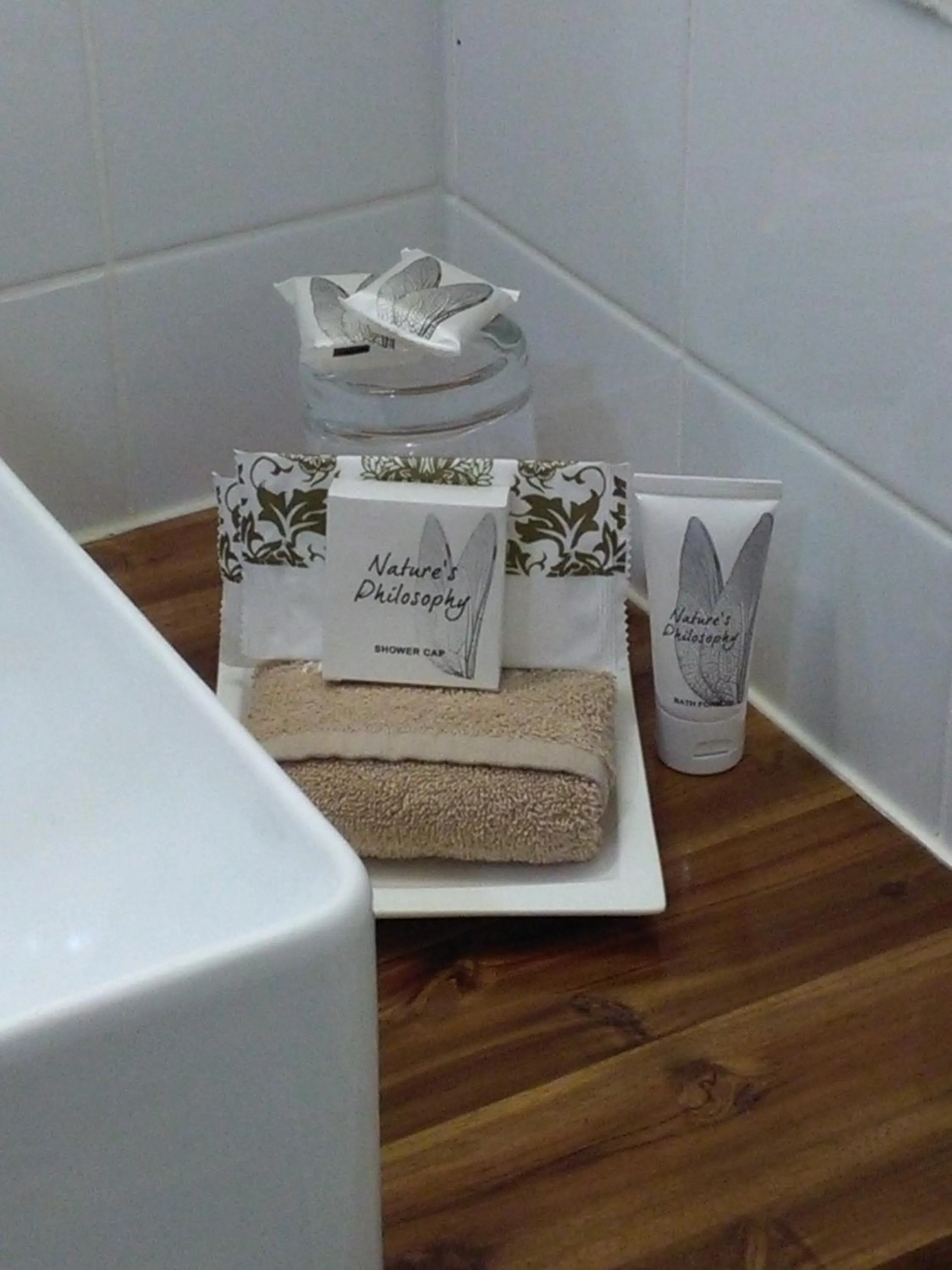 Colonial Lodge Motel