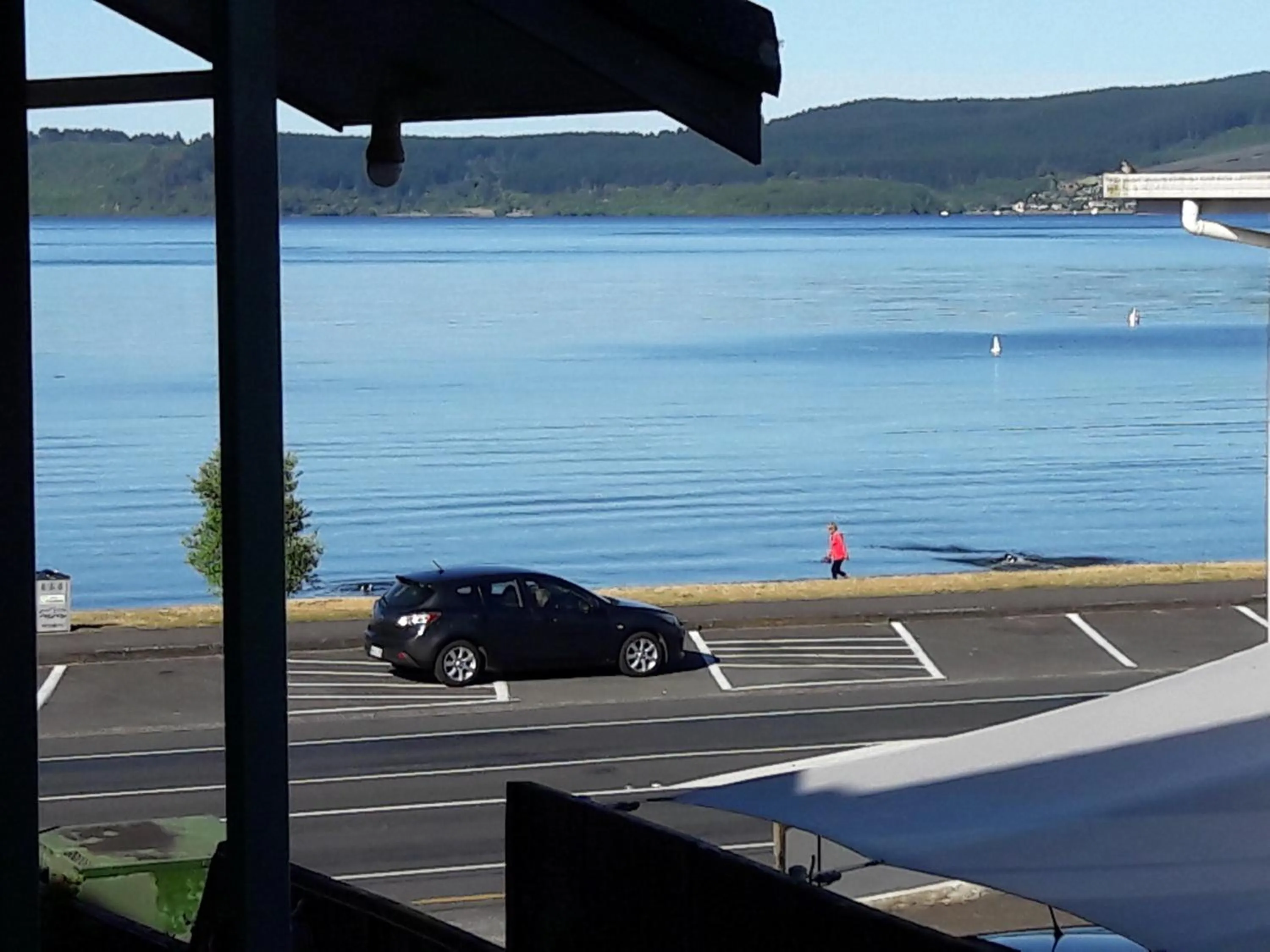 Lake view in Colonial Lodge Motel