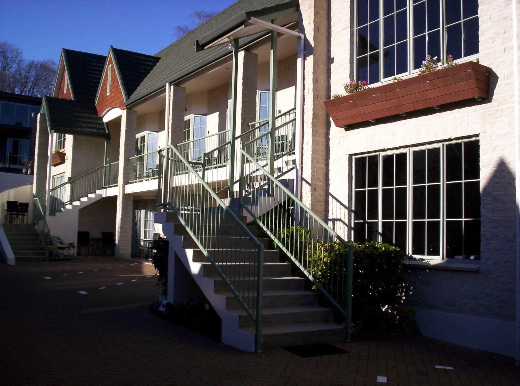 Facade/entrance in Colonial Lodge Motel