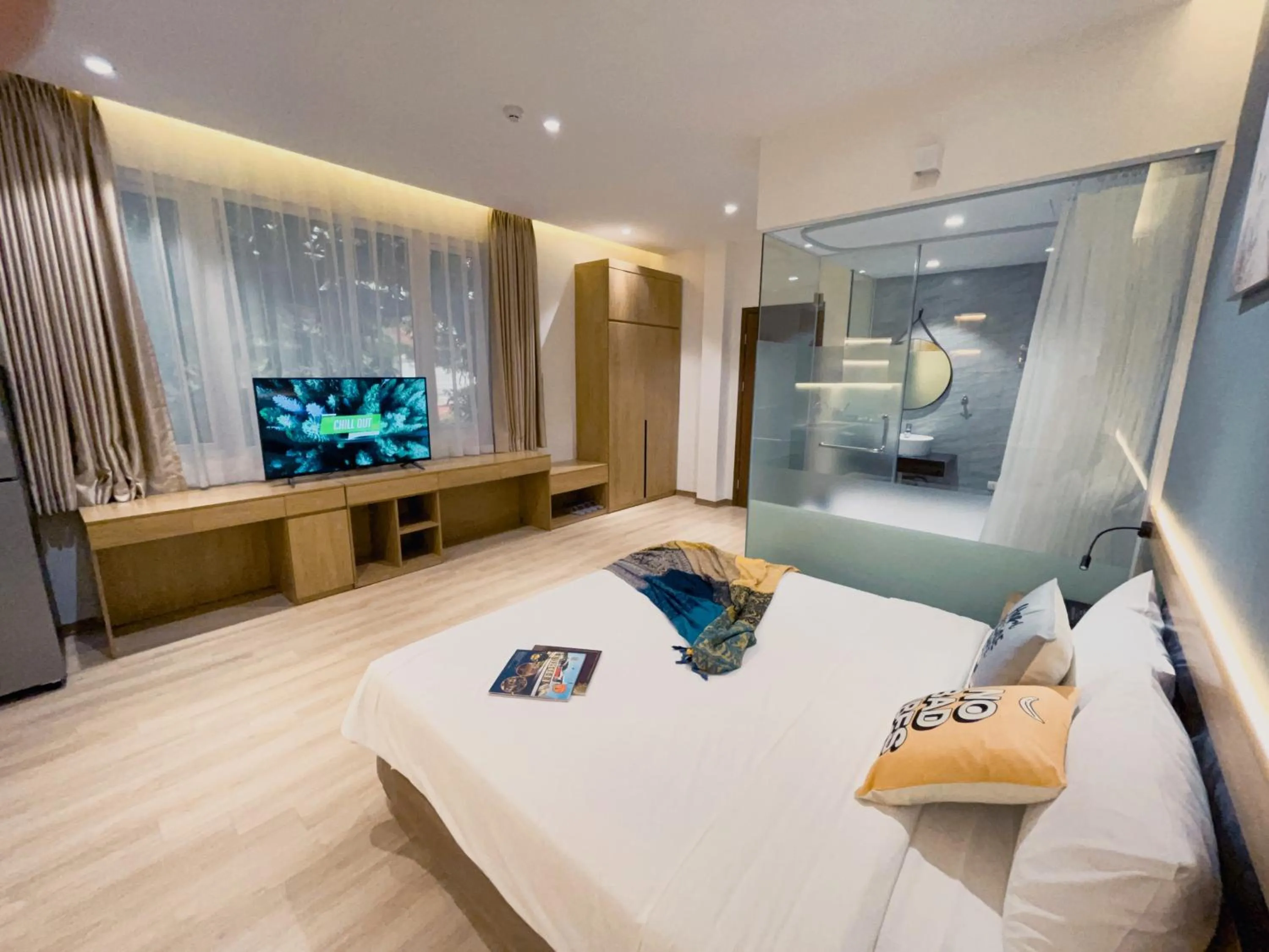Photo of the whole room, Bed in Mango Hotel - Ha Noi Railway station