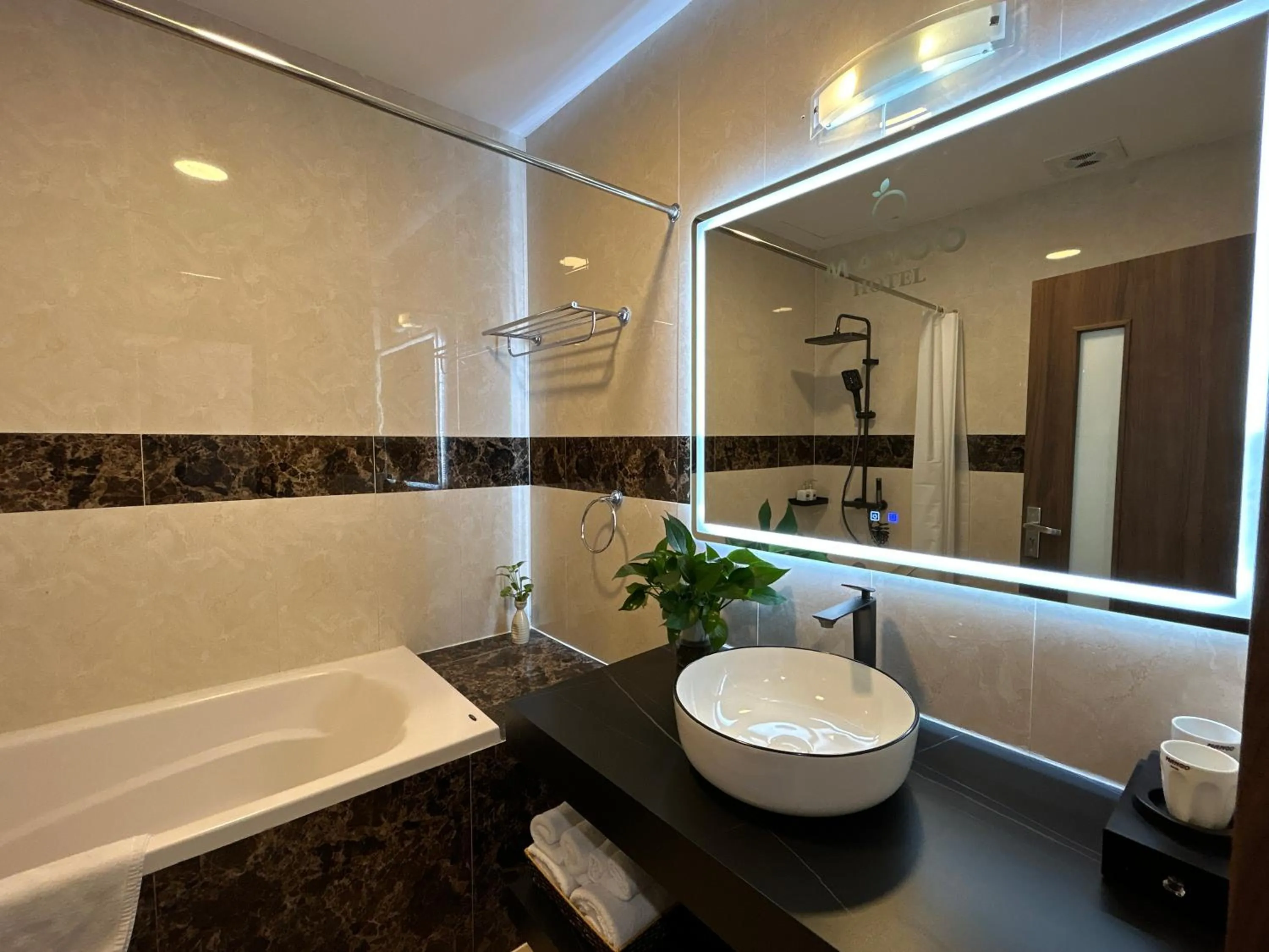 Bathroom in Mango Hotel - Ha Noi Railway station