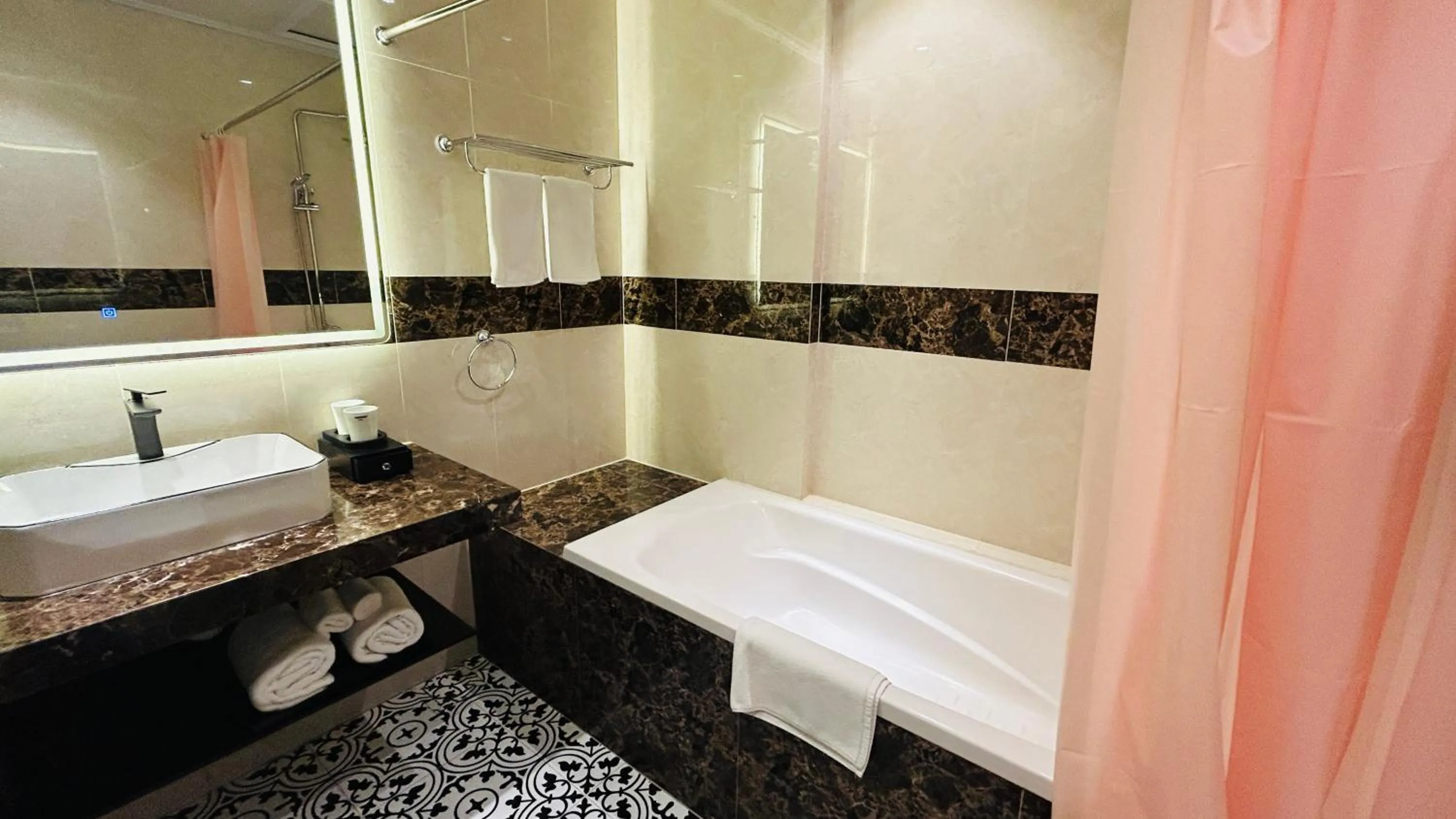 Mango Hotel - Ha Noi Railway station