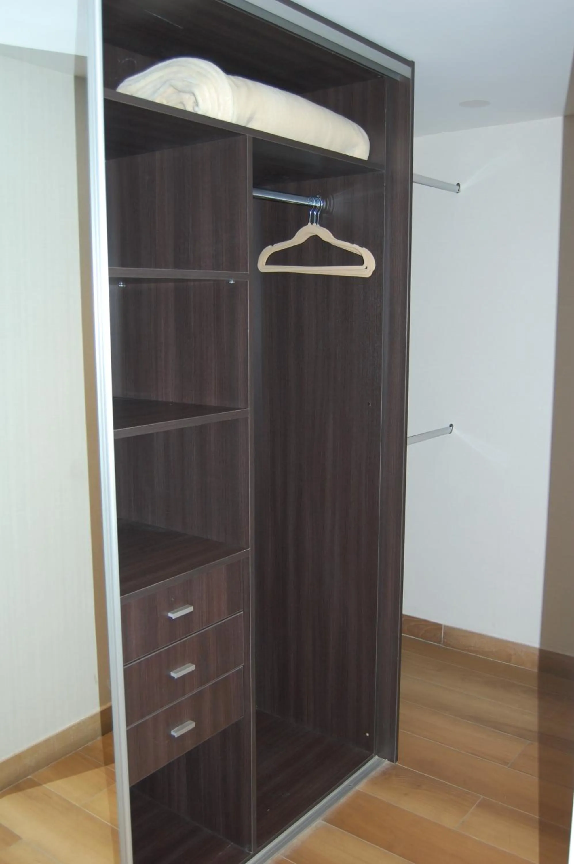 wardrobe in Avellaneda Aparts & Suites