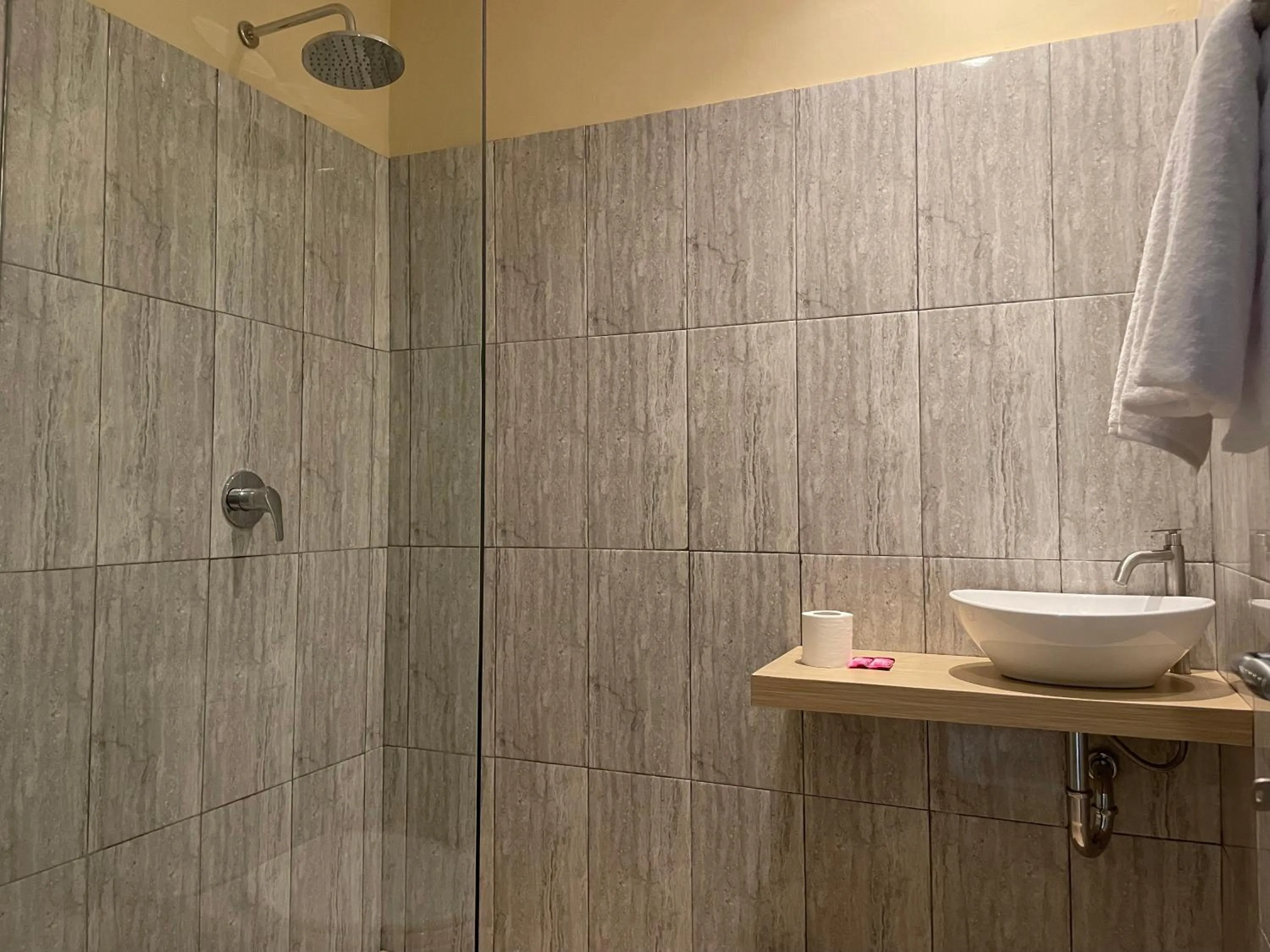 Shower in Seminyak Point Guest House