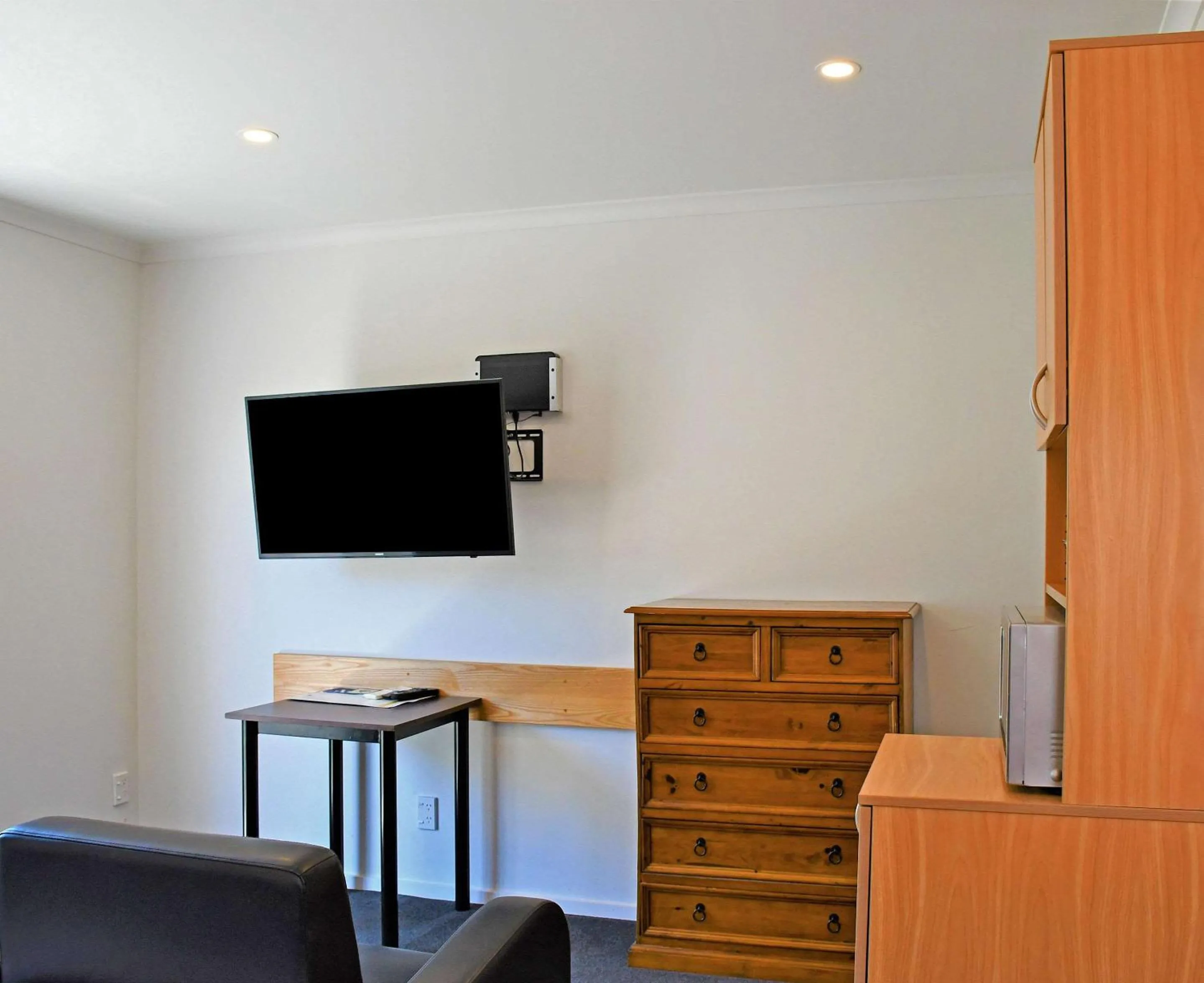 Photo of the whole room in Comfort Inn Westshore Beach