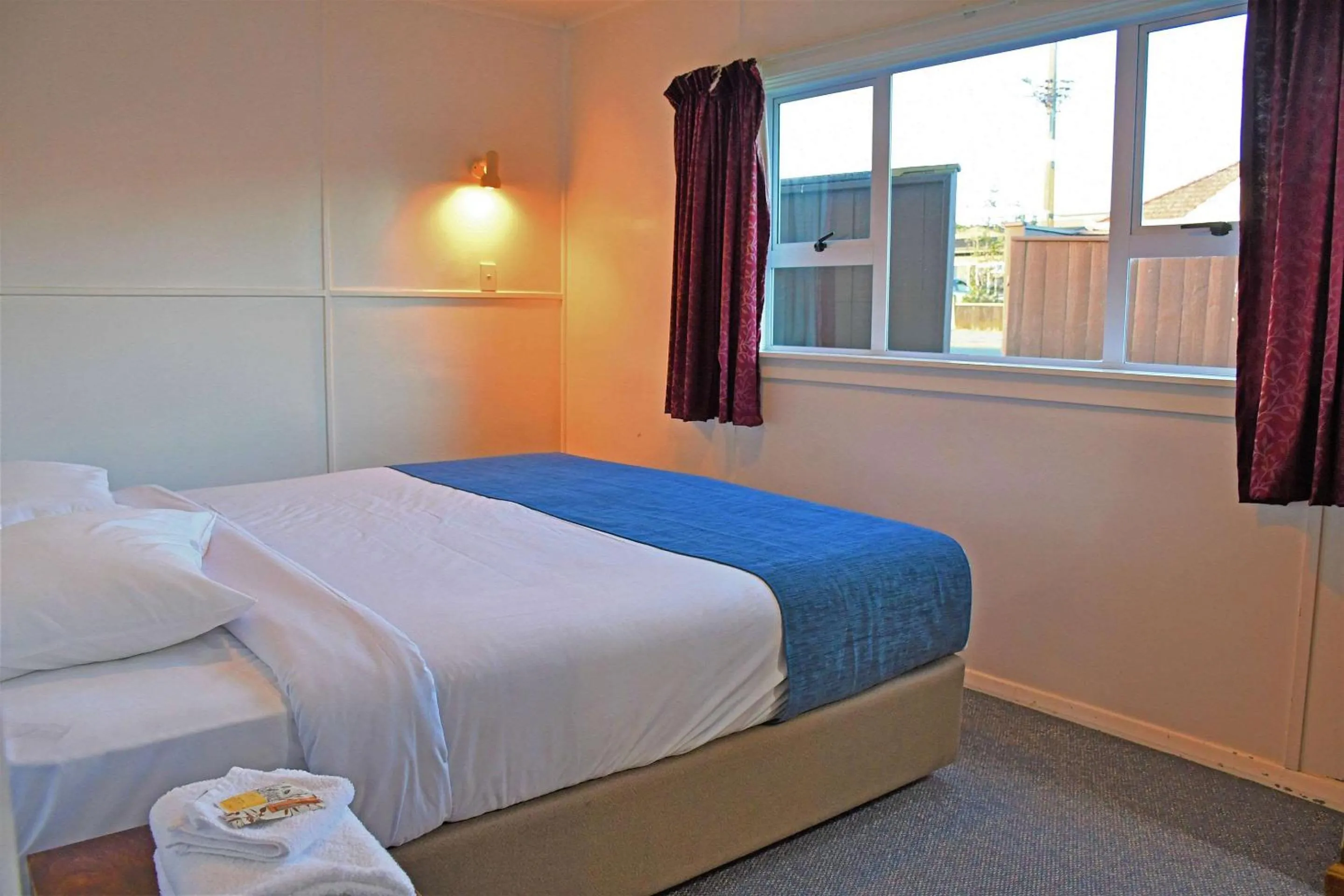 Photo of the whole room, Bed in Comfort Inn Westshore Beach