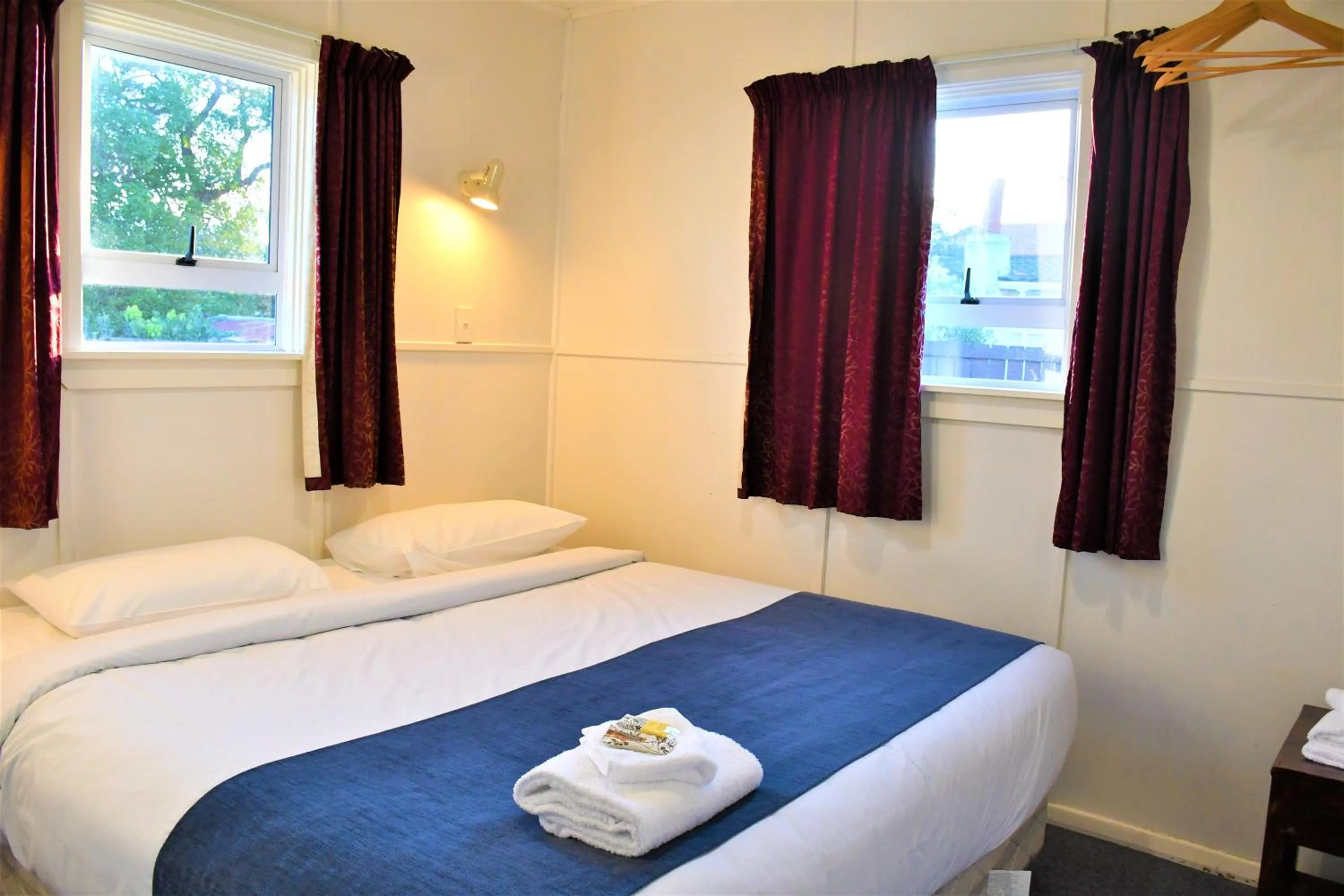 Bed in Comfort Inn Westshore Beach